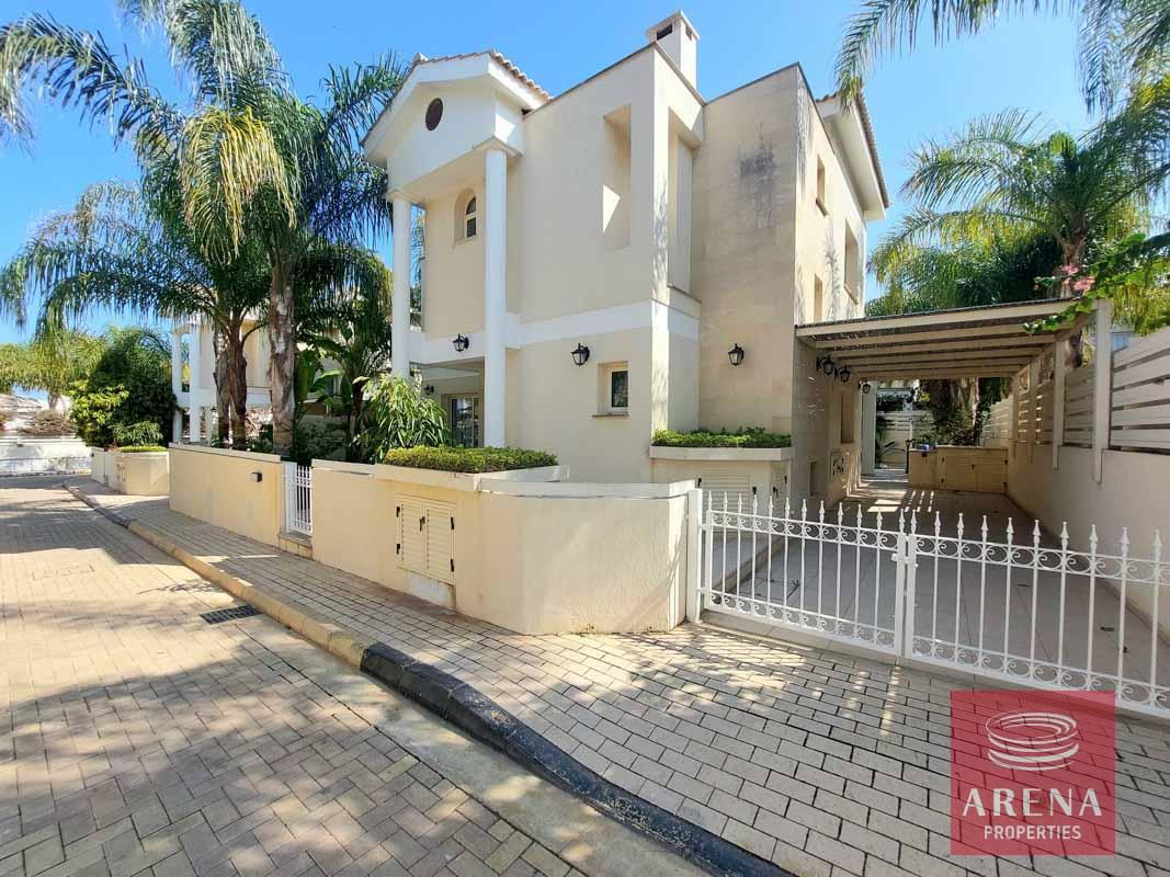 11-3-bed-villa-in-cape-greco-8104