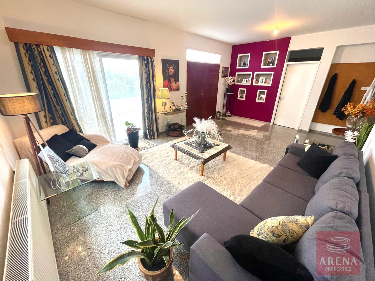 11-4-BED-VILLA-ARADIPPOU-9443