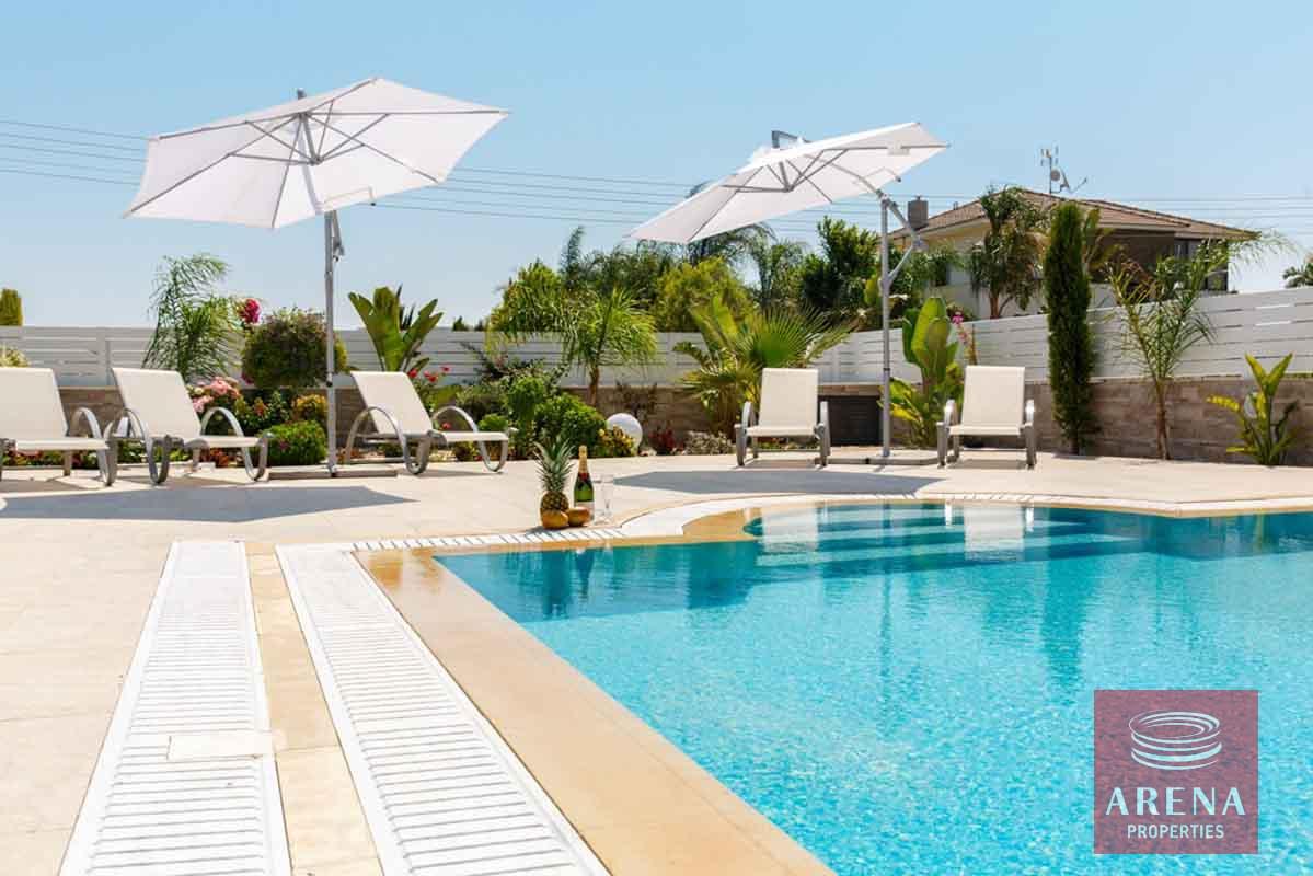 11-4-BED-VILLA-IN-CAPE-GRECO-FOR-SALE-6288