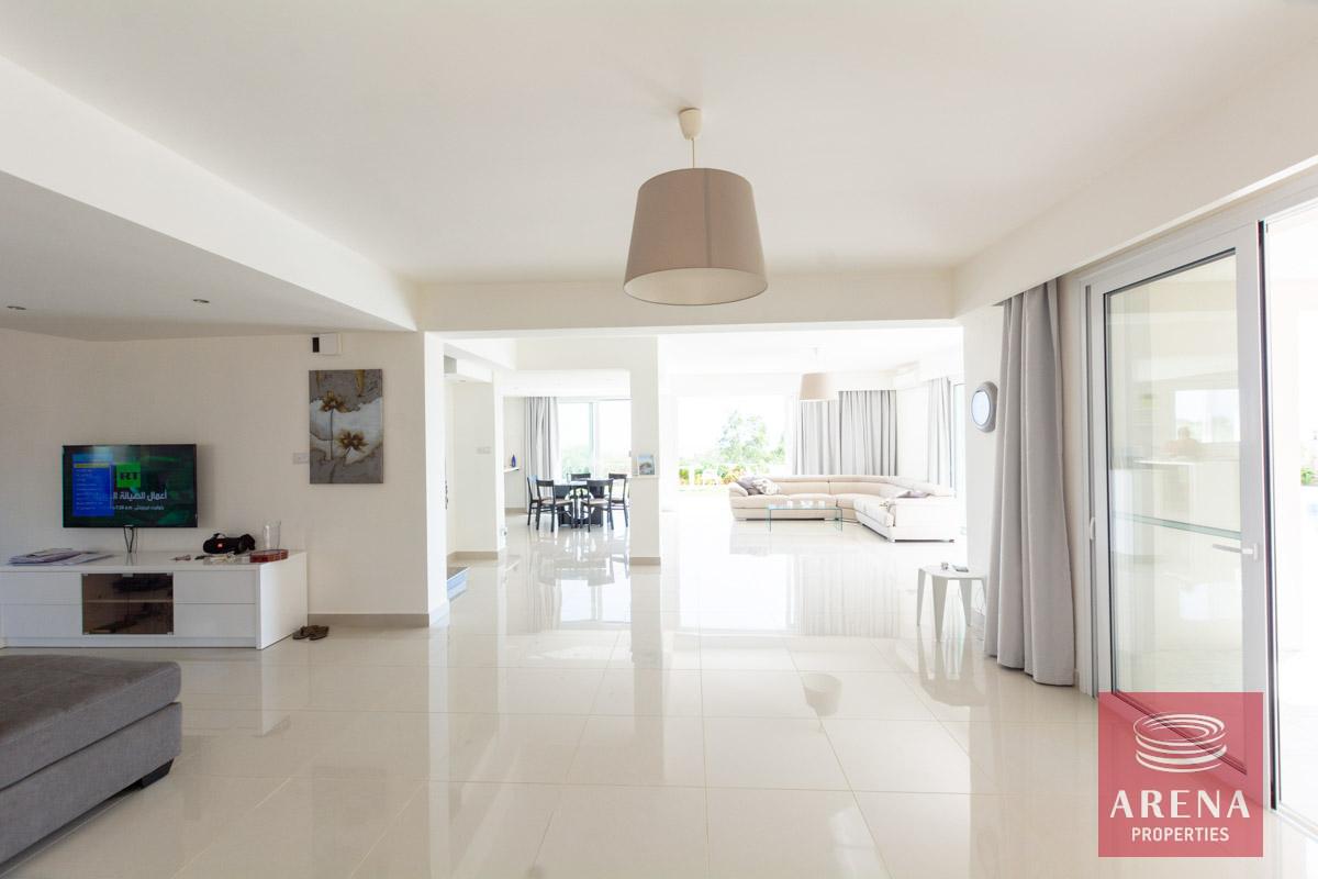 11-4-Bed-villa-in-Protaras-6036-1