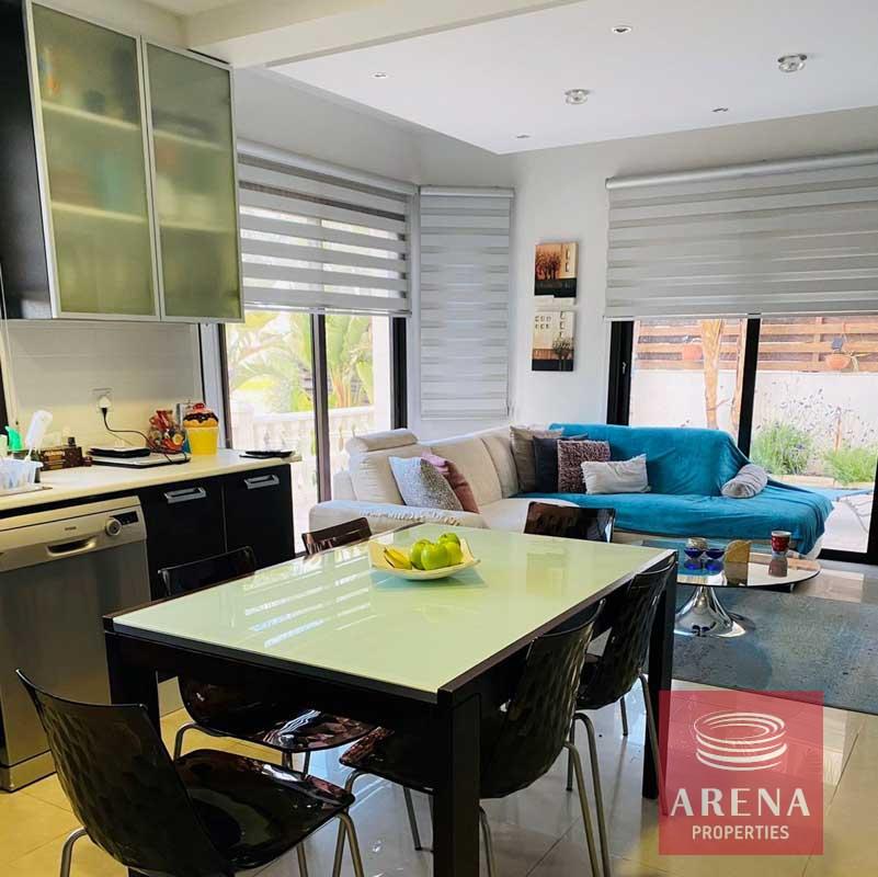 11-4-bed-link-det-villa-in-Livadia-6378