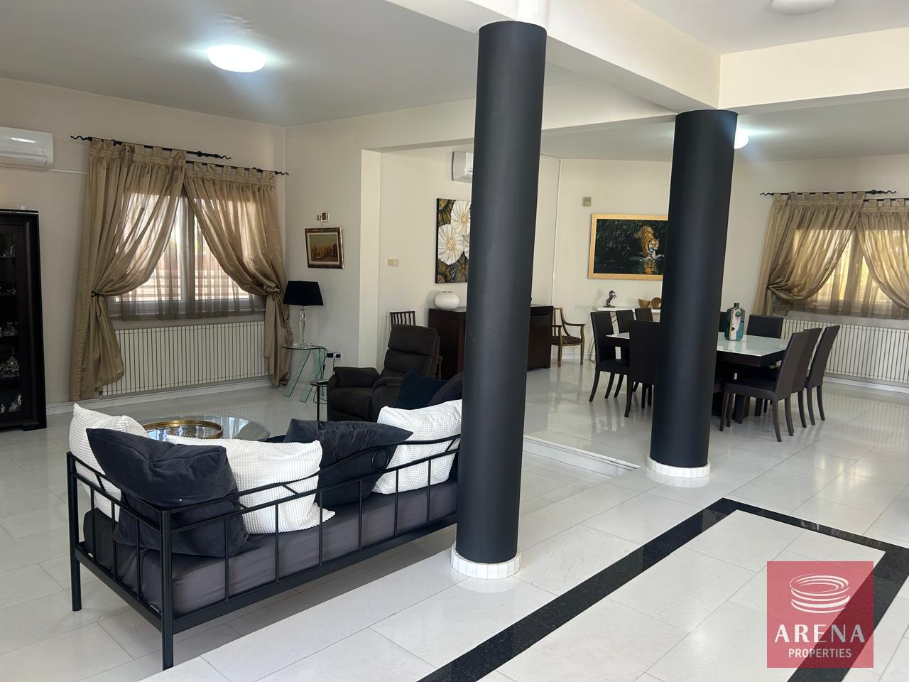 11-5-BED-VILLA-IN-LARNACA-8878