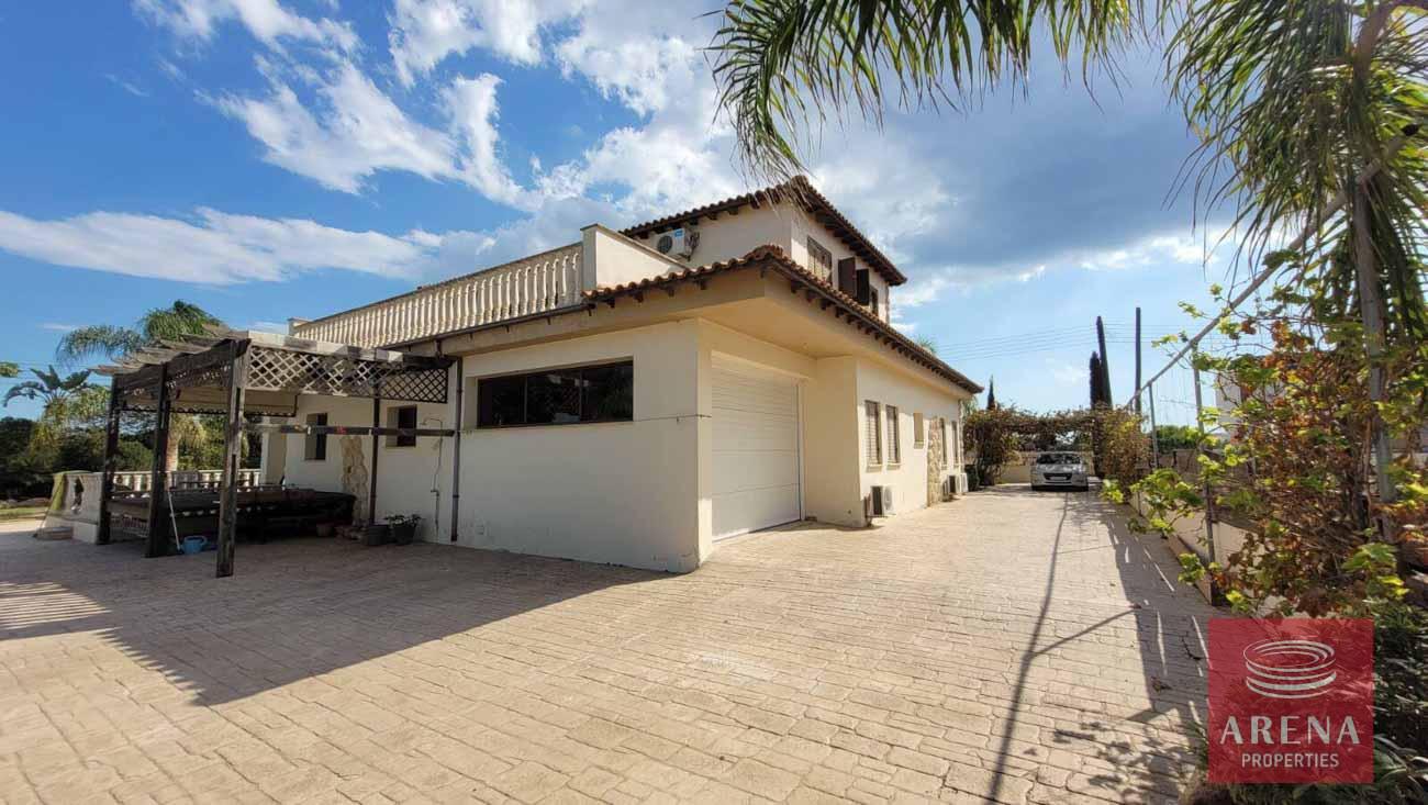 11-5-Bed-villa-in-Paralimni-5841-1