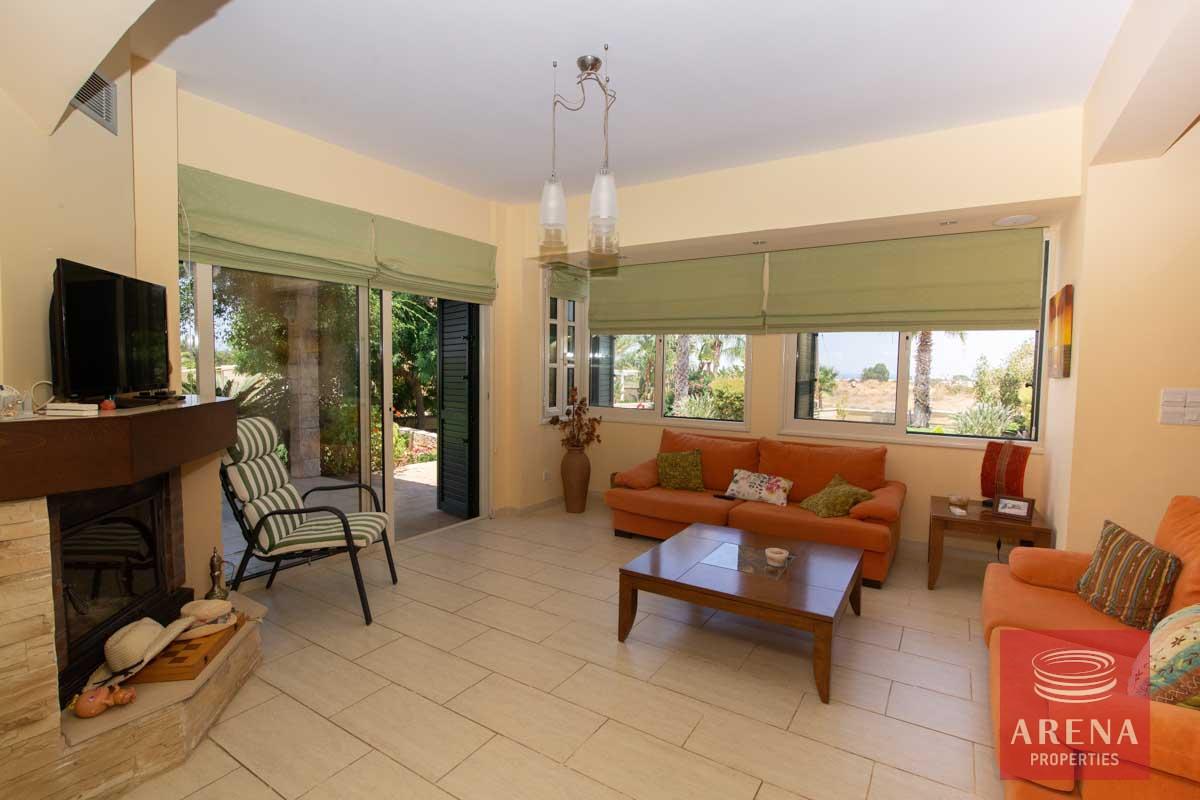 11-5-bed-villa-in-Paralimni-6482
