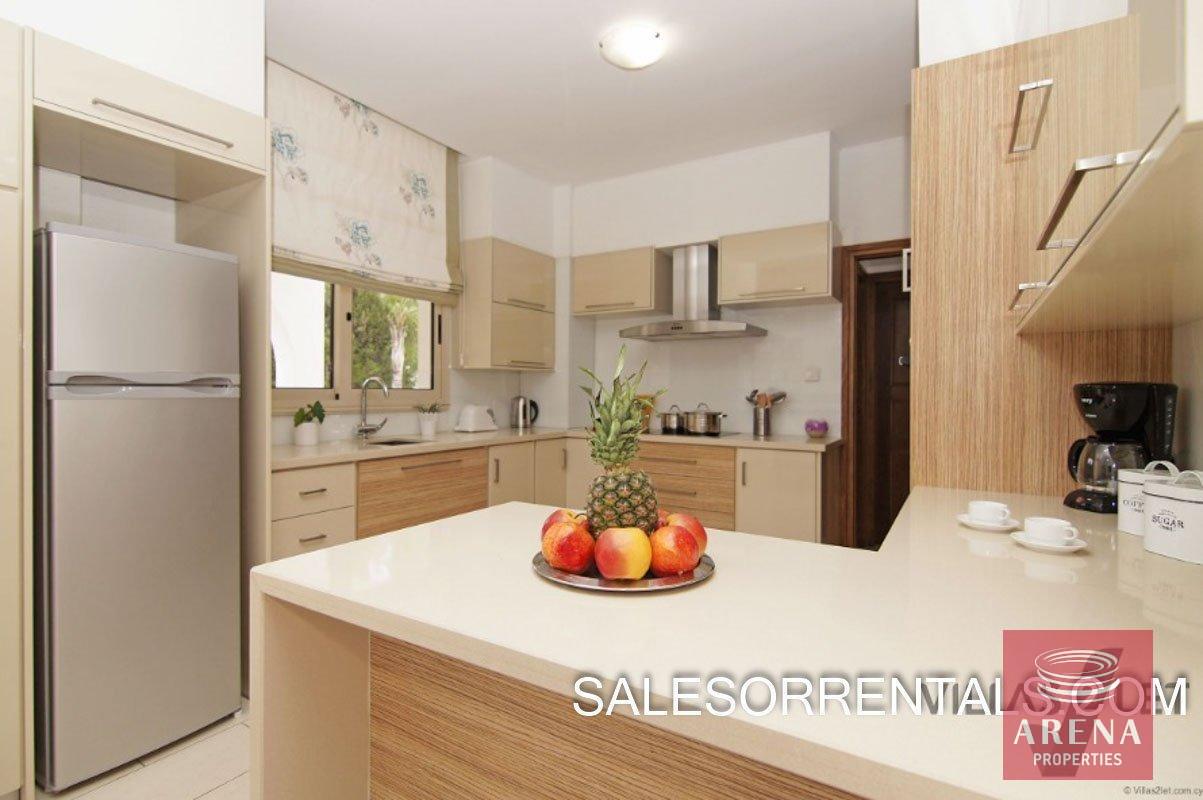 11-6-BED-villa-in-paralimni-5449