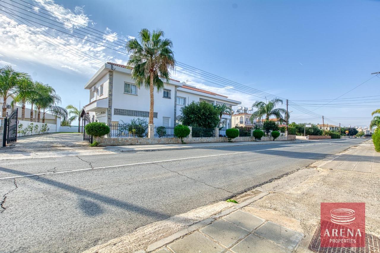 11-7-BED-VILLA-AYIA-NAPA-8418