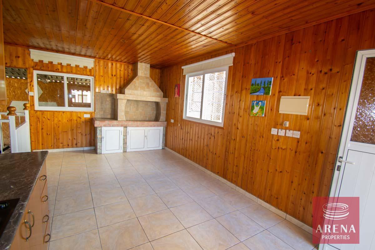 11-House-in-Paralimni-5409_0-1