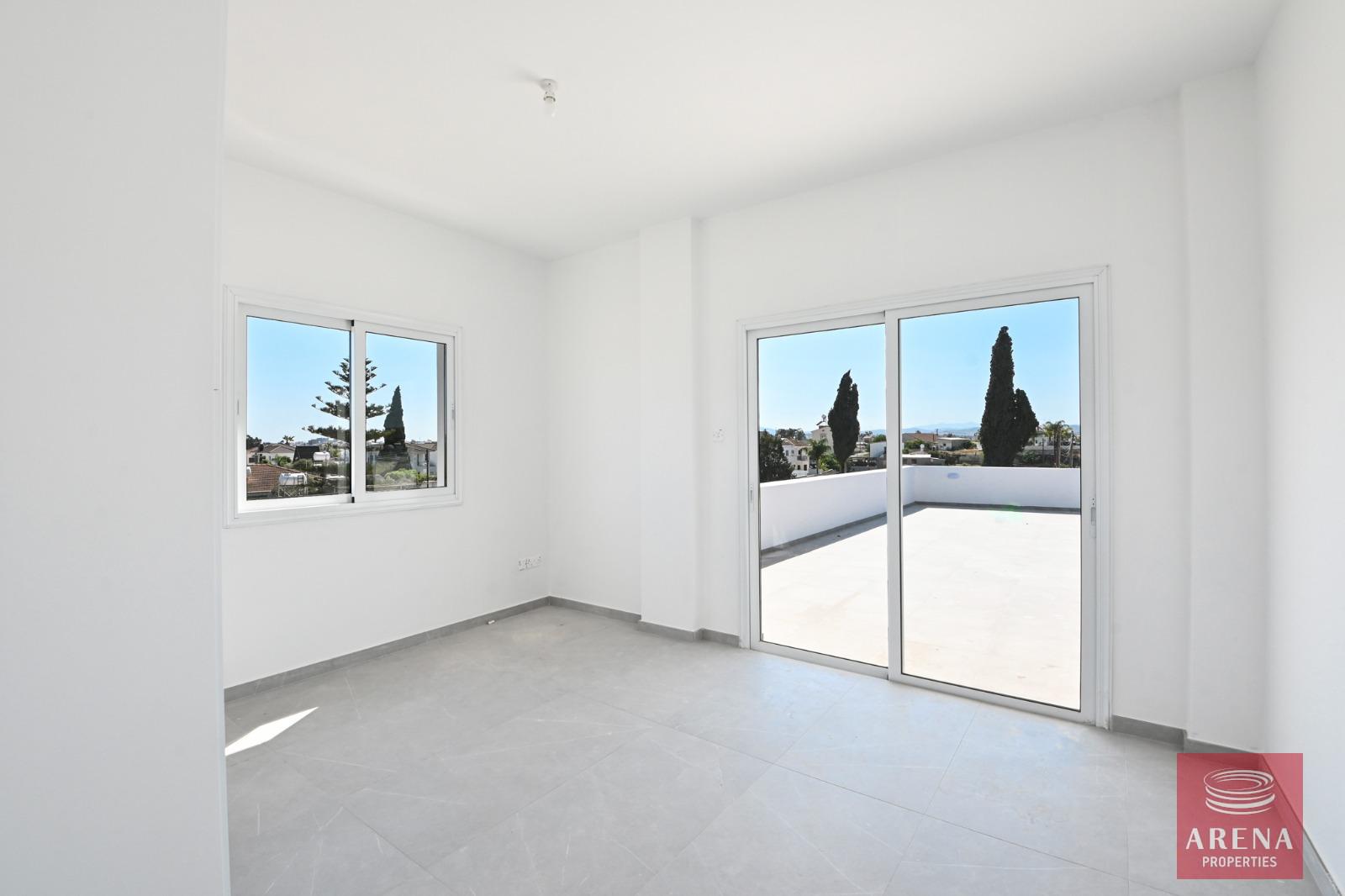 11-TOP-FLOOR-APT-LIVADIA-7983-1