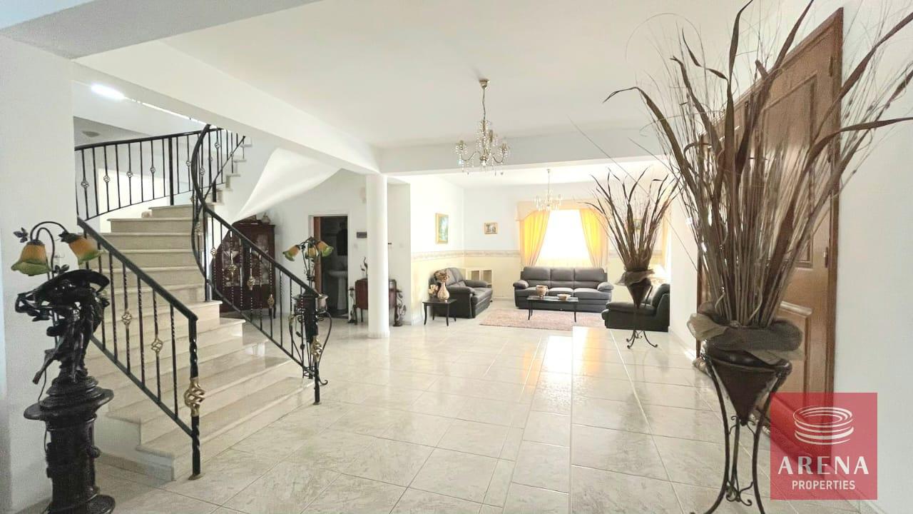 11-VILLA-IN-ANAFOTIDA-9094