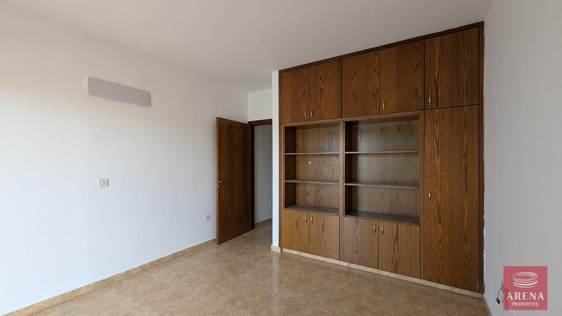 11-building-in-kiti-8884