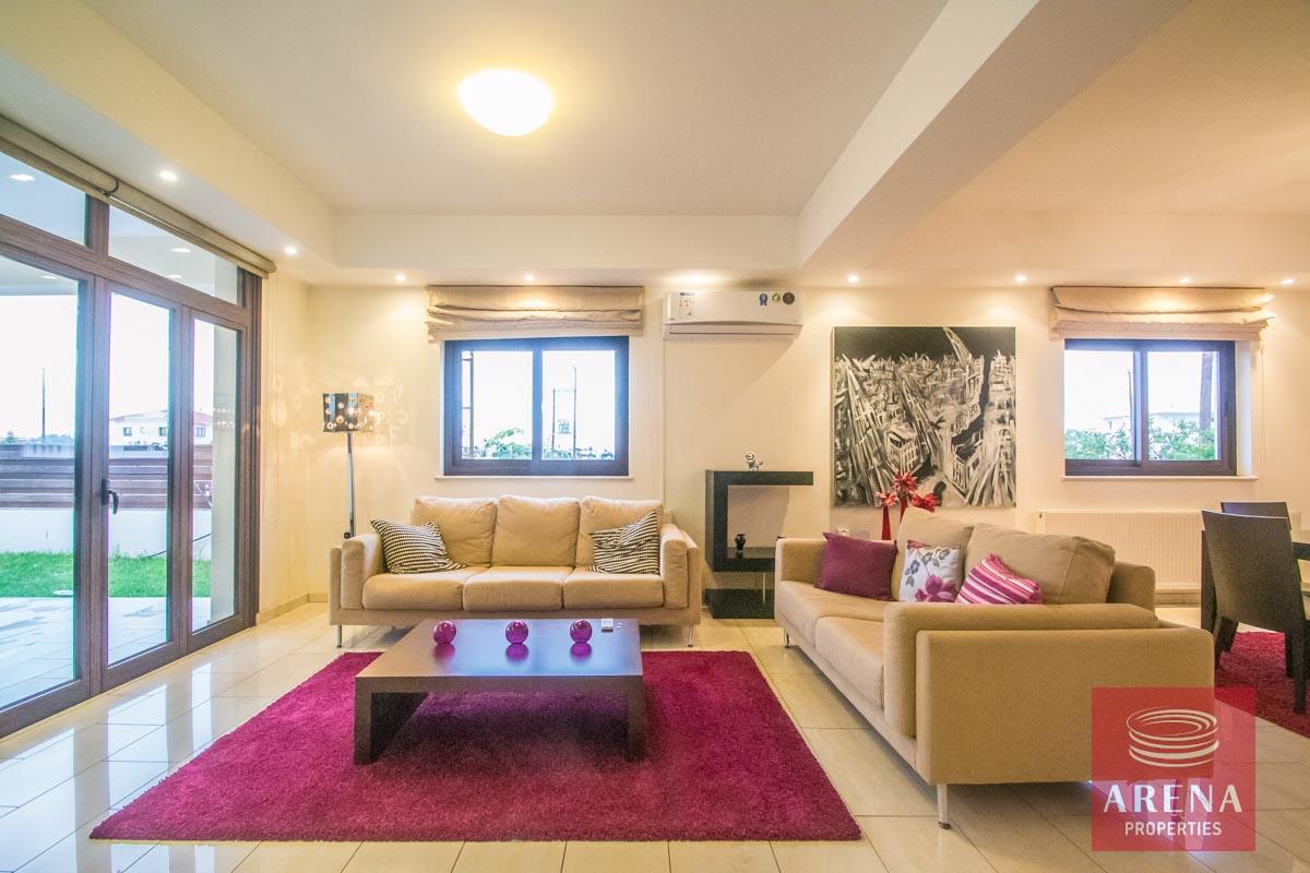 11-bungalow-4-bed-derynia-3877