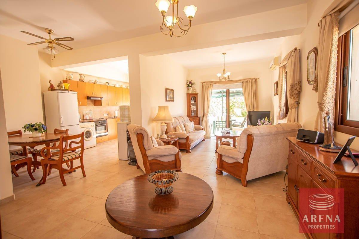 11-bungalow-in-liopetri-2