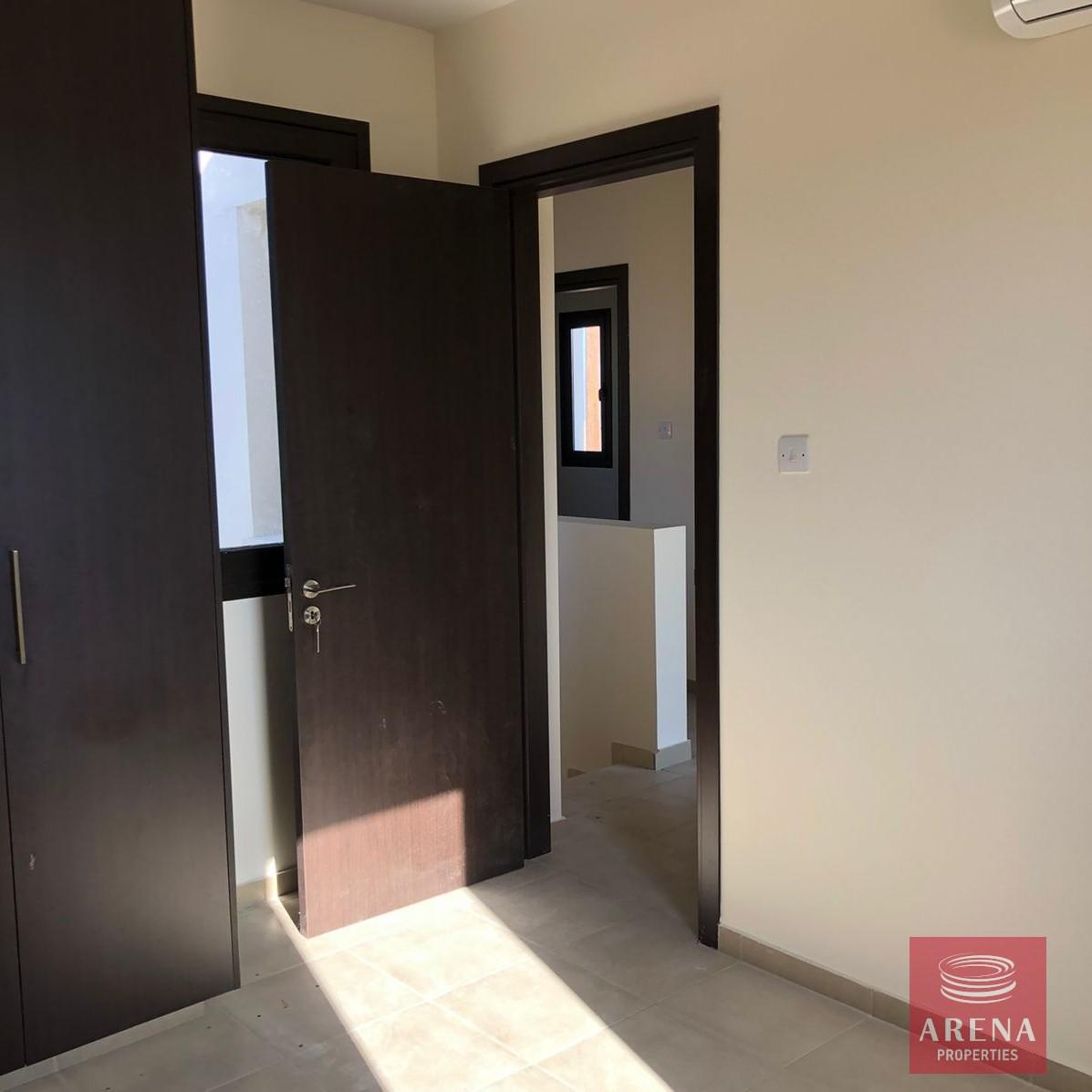 11-townhouse-in-Alaminos-6066-1