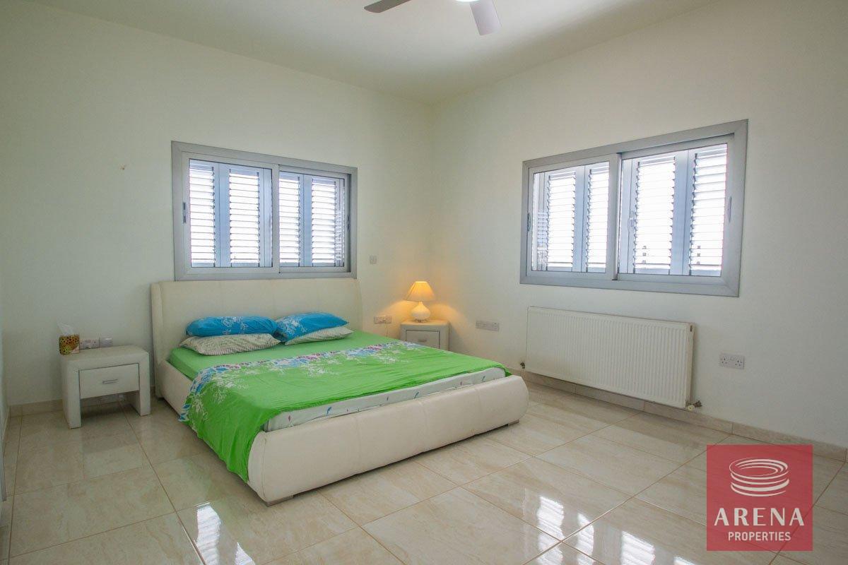 11-villa-4bed-frenaros-3932