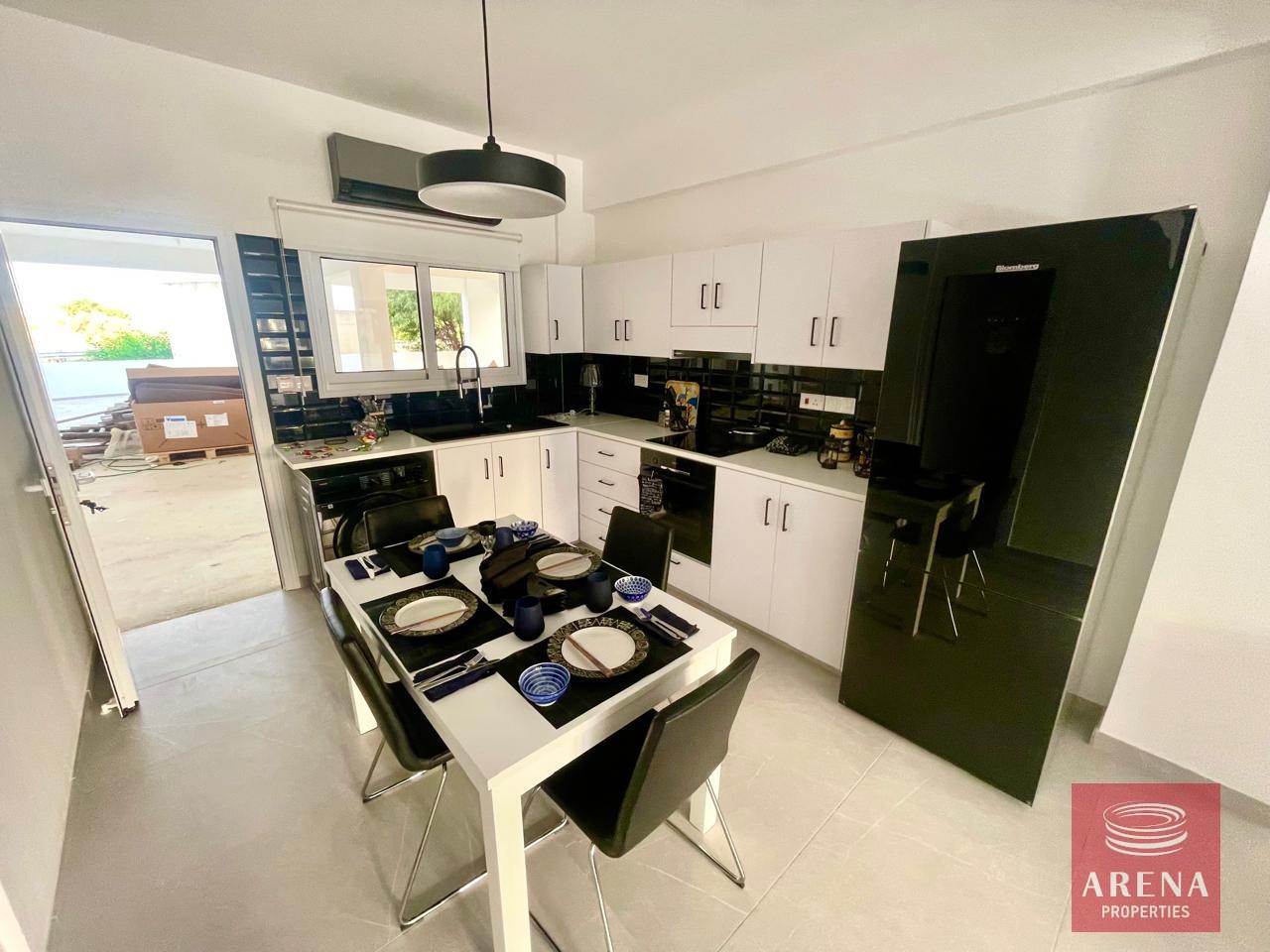 12-2-BED-APT-LIVADIA-8048-1