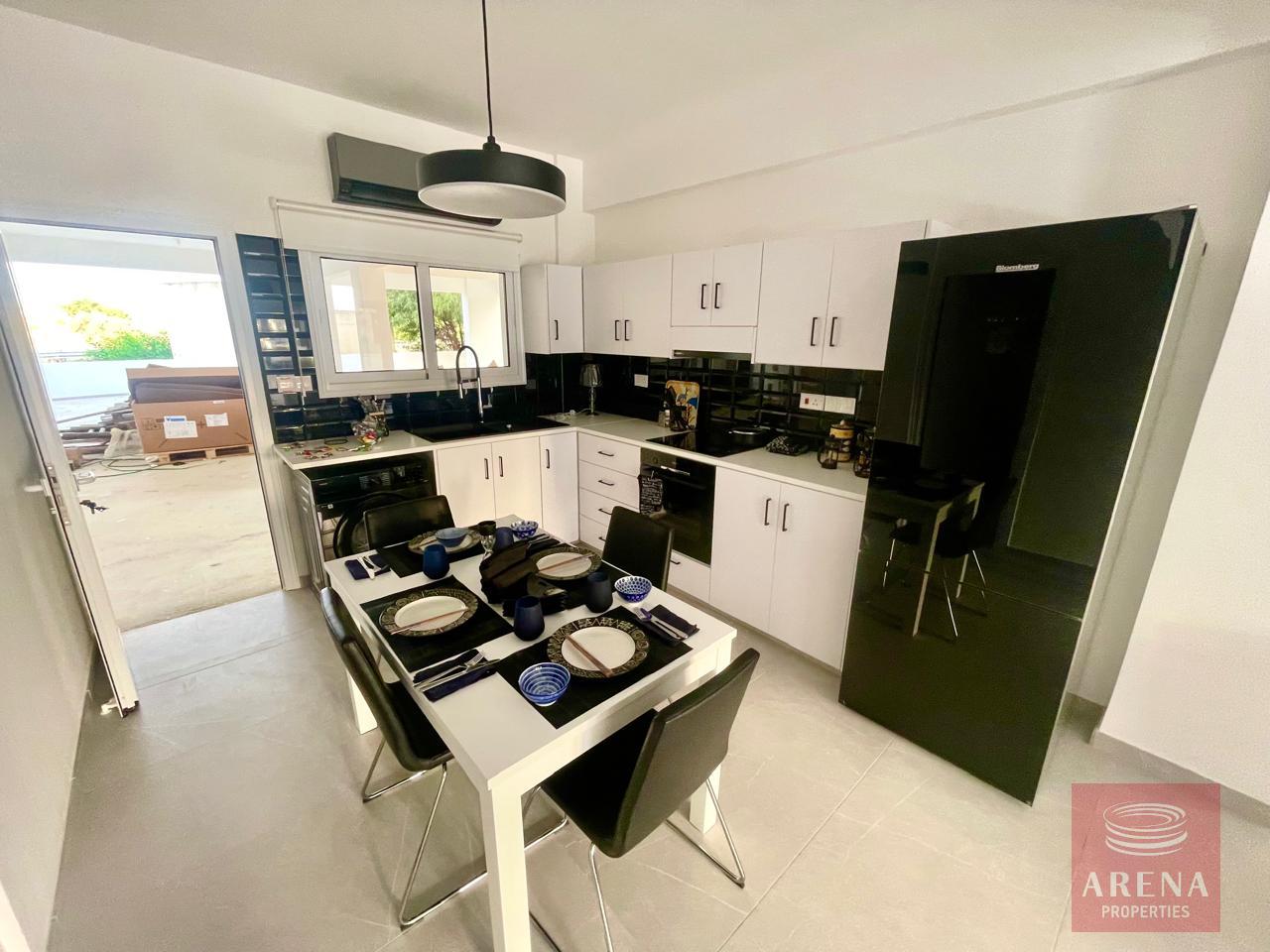 12-2-BED-APT-LIVADIA-8048-2