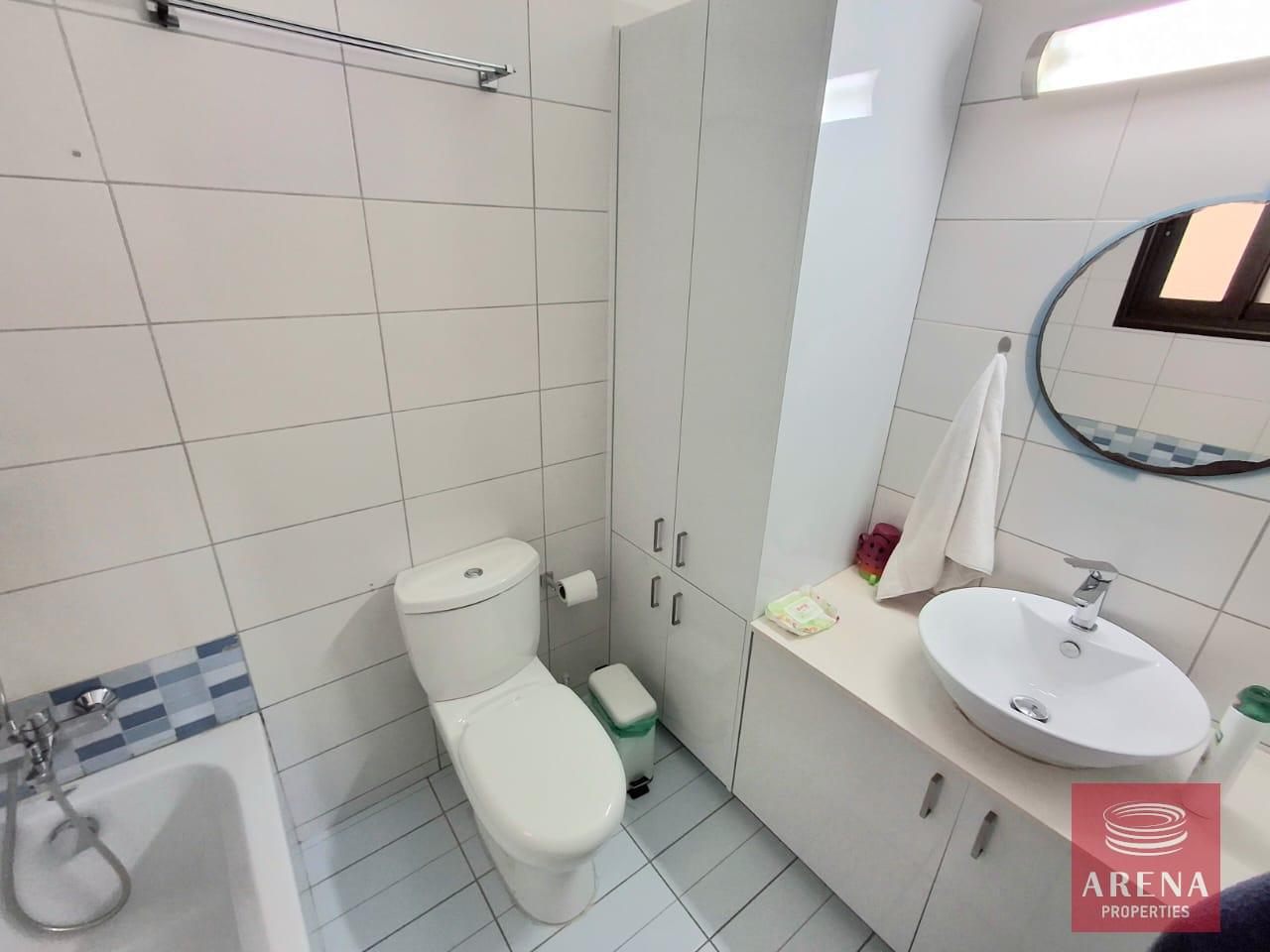 12-2-BED-APT-LIVADIA-9065