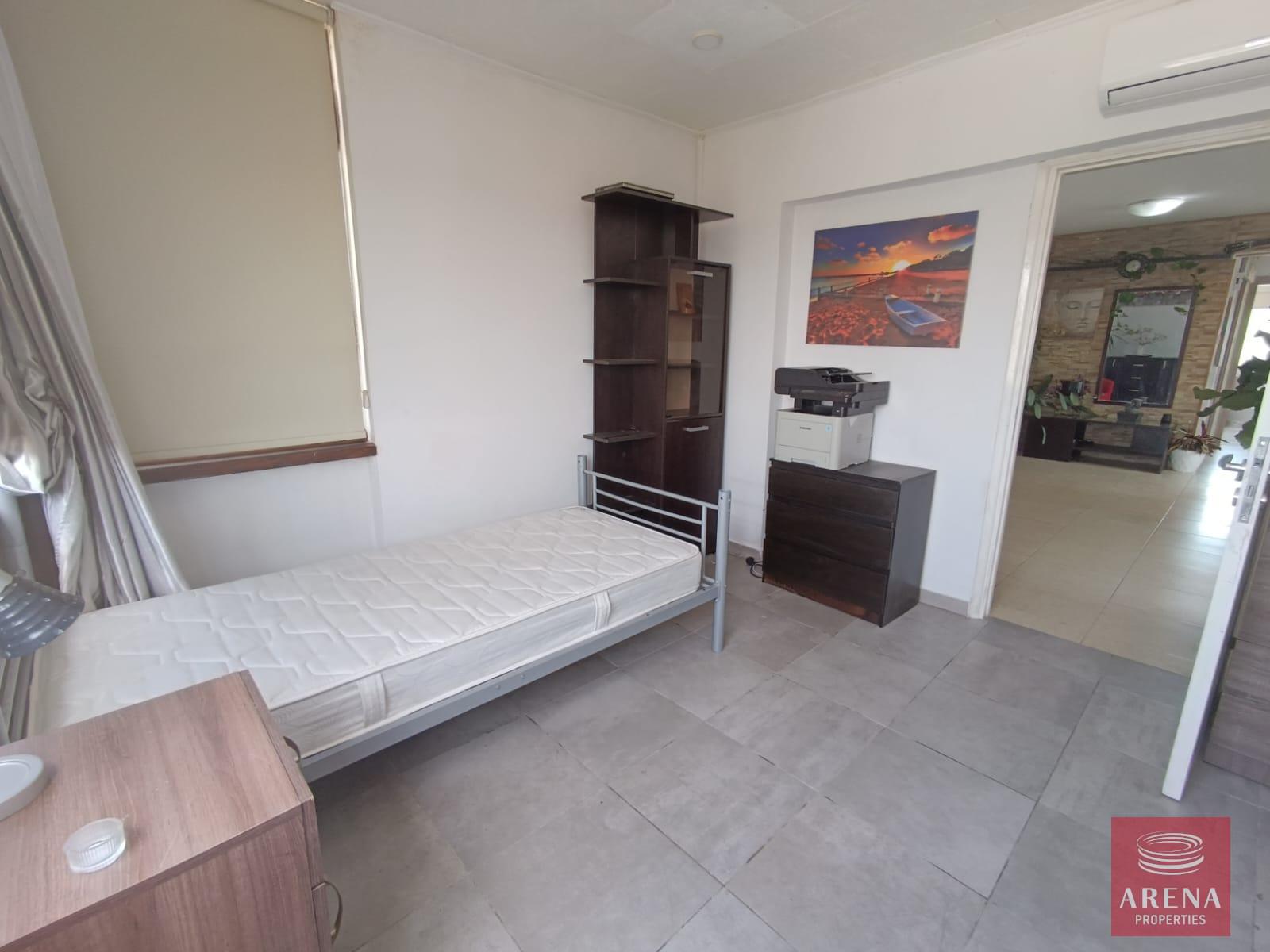 12-3-BED-APT-IN-LARNACA-FOR-RENT-8096