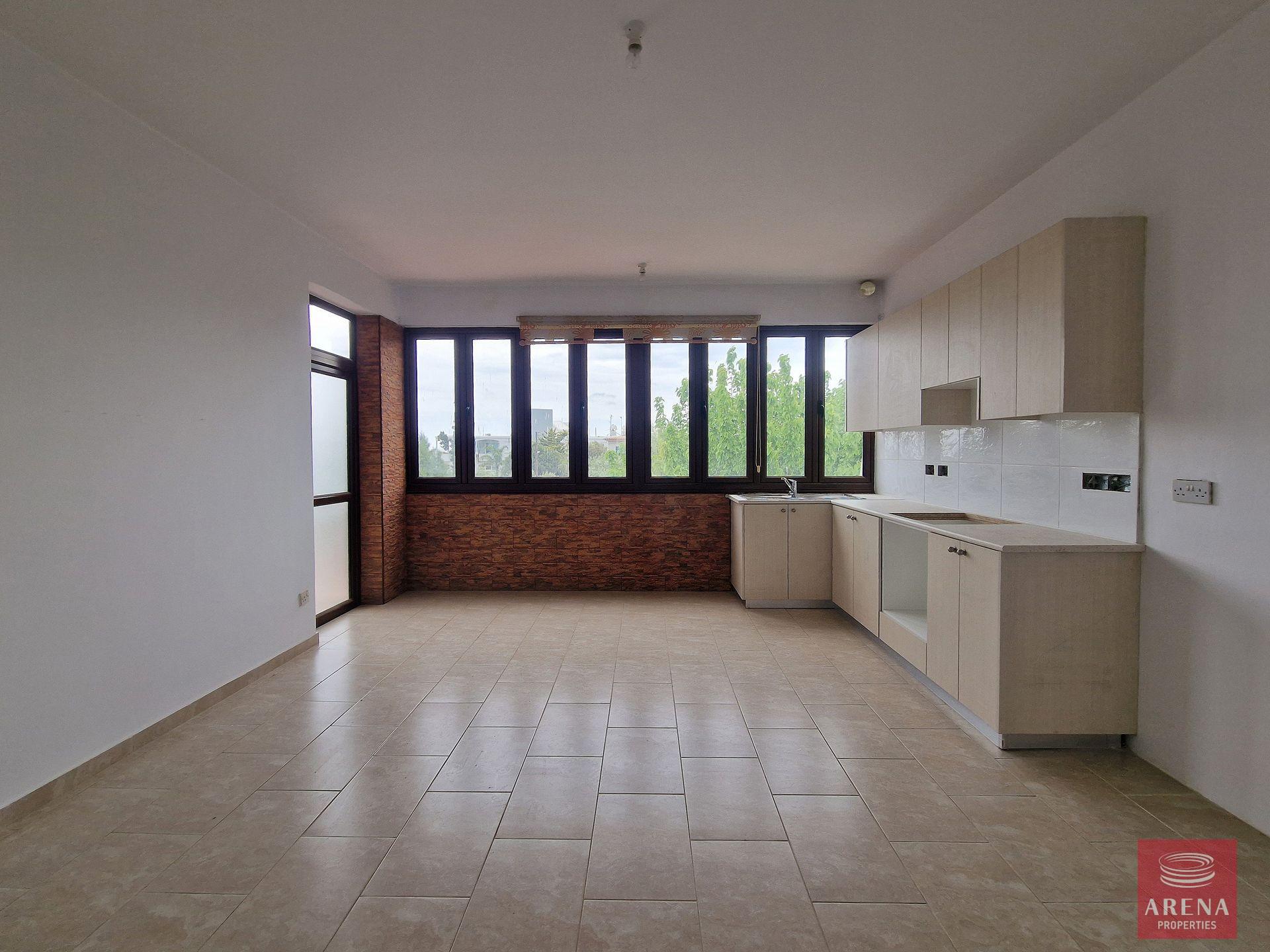 12-3-bed-apt-in-Derynia-7014