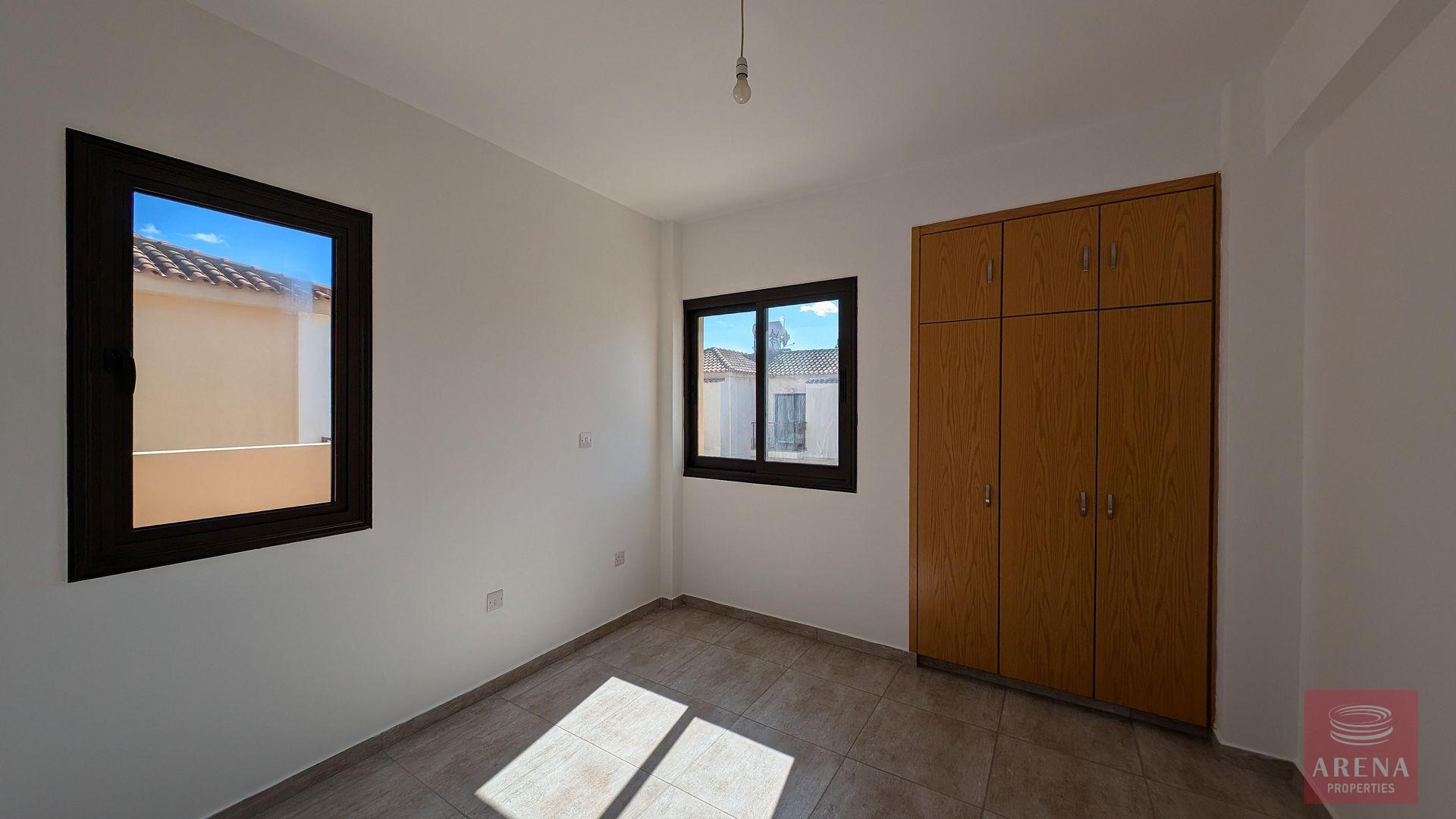 12-3-bed-villa-dromolaxia-9317