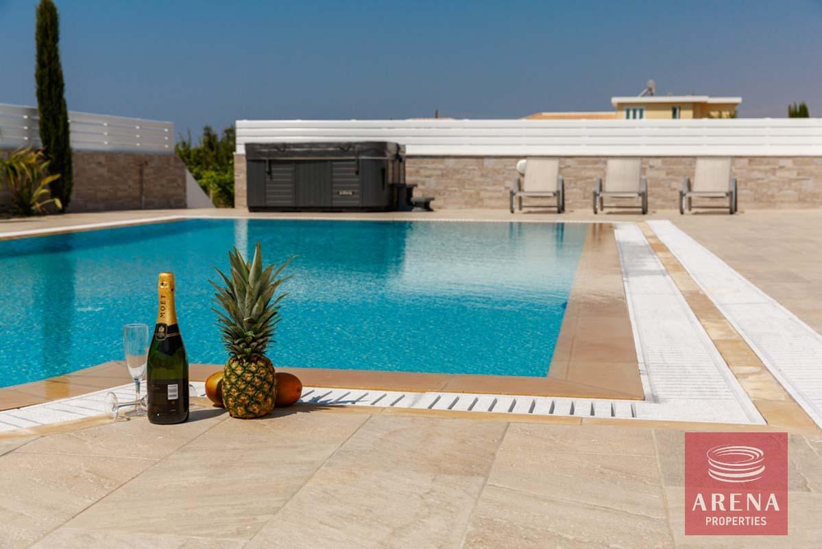 12-4-BED-VILLA-IN-CAPE-GRECO-FOR-SALE-6288