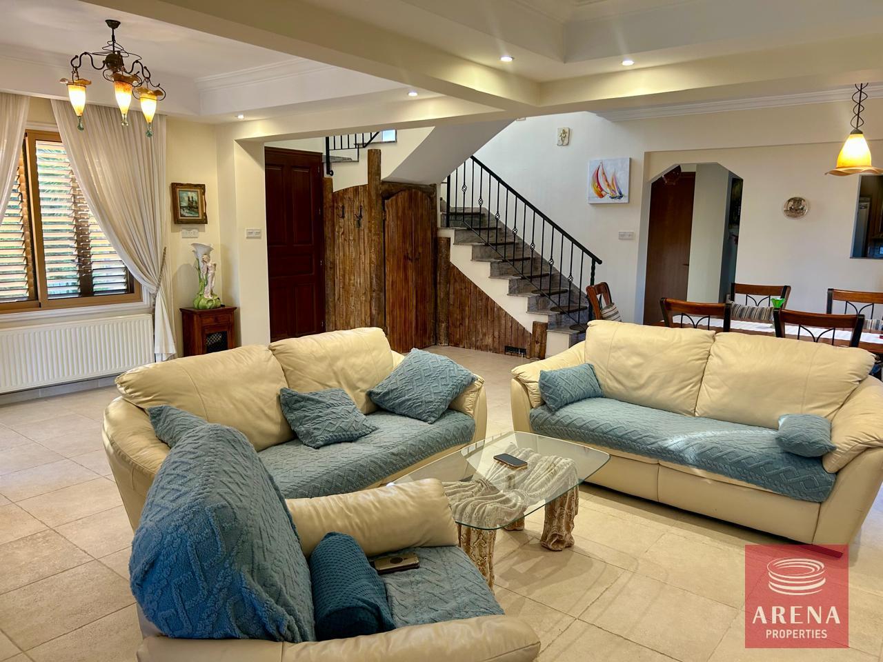 12-4-BED-VILLA-PERVOLIA-8659