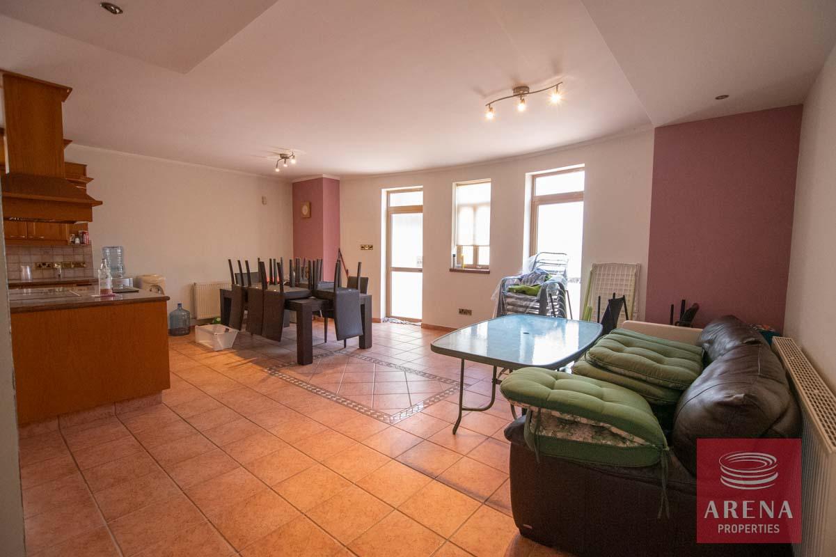 12-4-bed-villa-in-Aradippou-6040-1