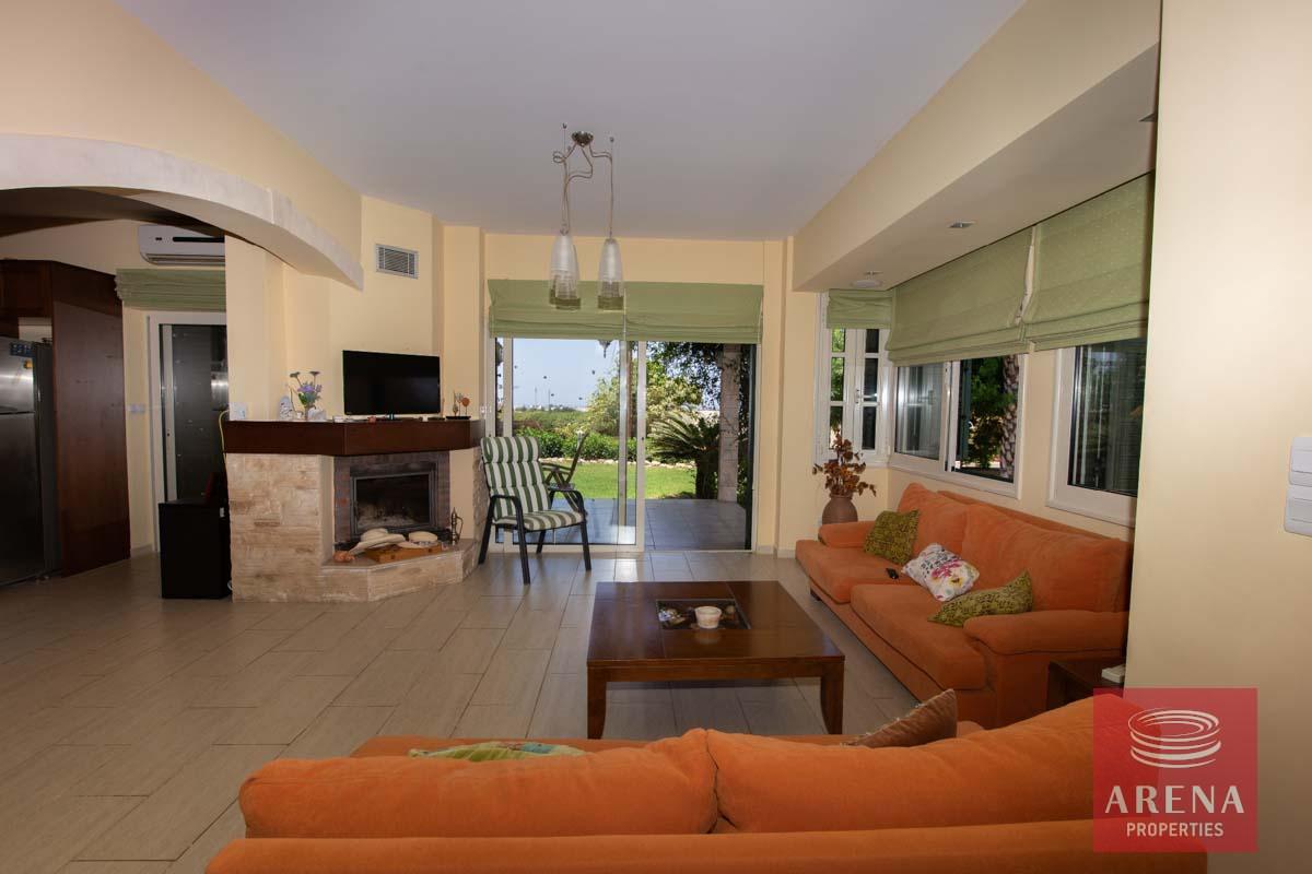 12-5-bed-villa-in-Paralimni-6482