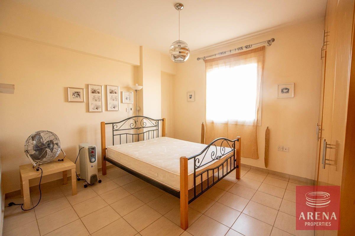 12-APT-DERYNIA-5331_0