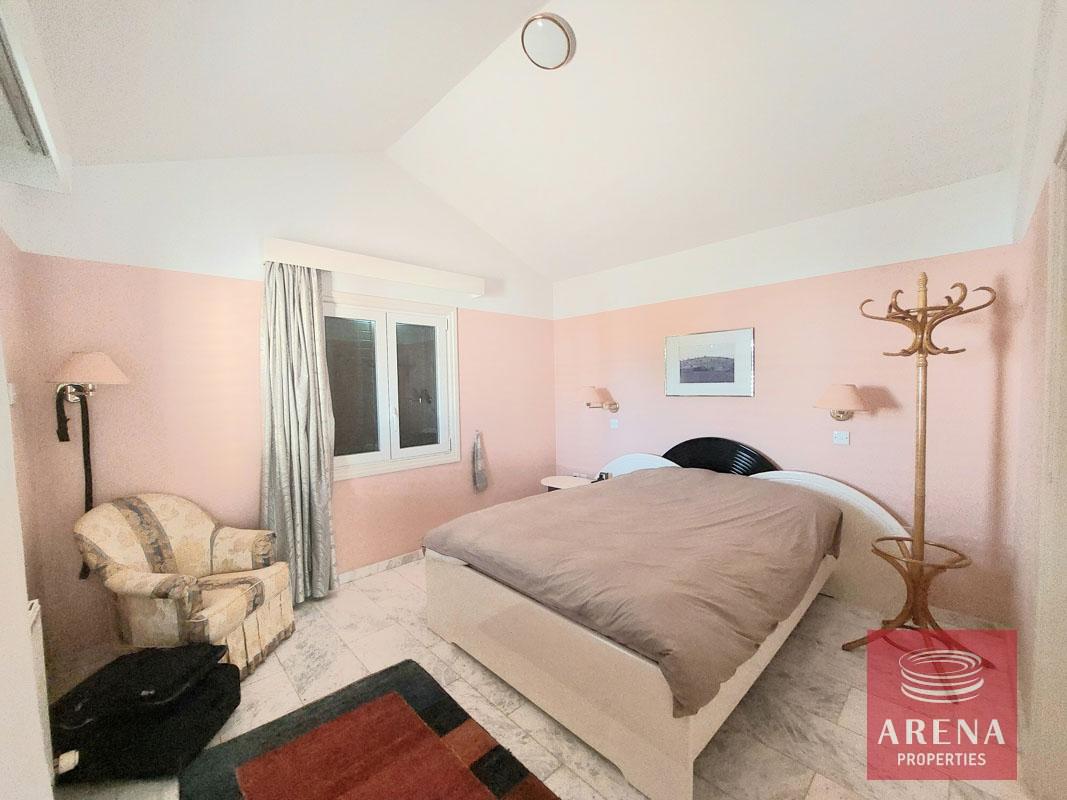 12-villa-in-ayia-triada-8108