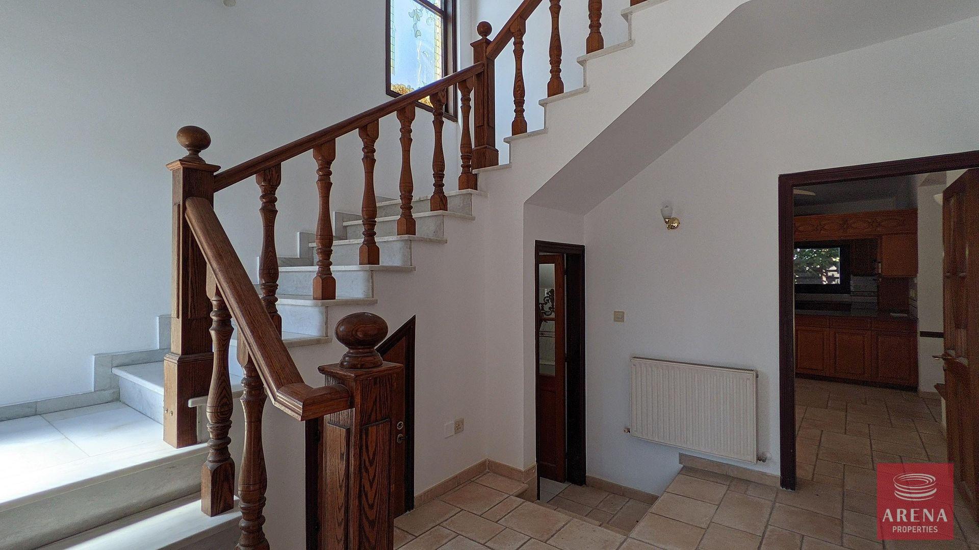 12-villa-in-oroklini-8660