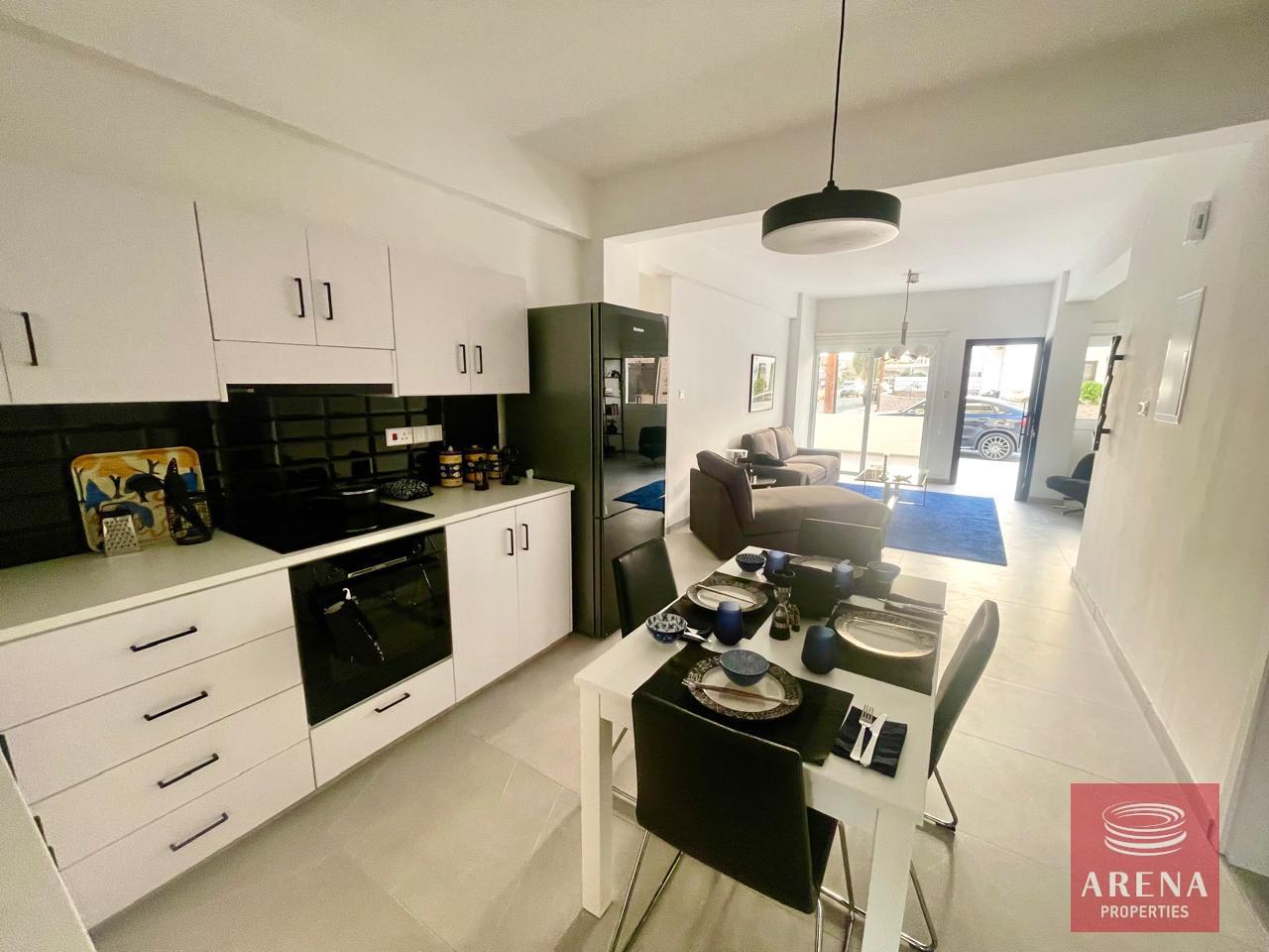 13-2-BED-APT-LIVADIA-8048-1