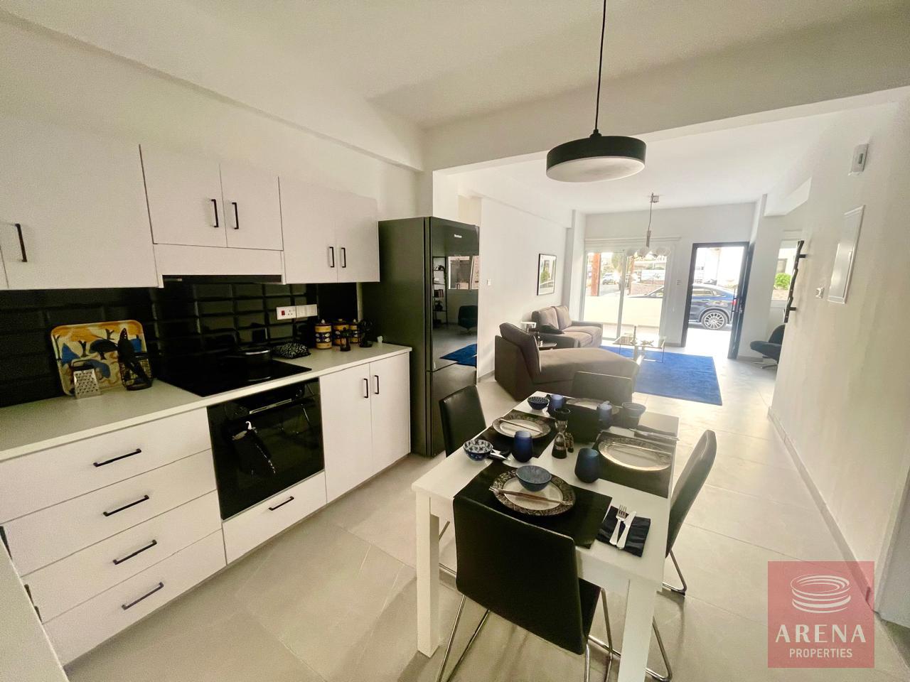 13-2-BED-APT-LIVADIA-8048-2