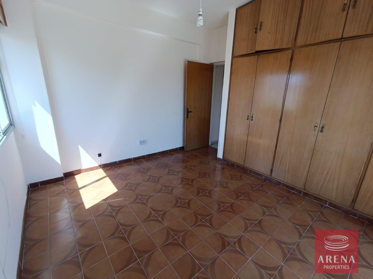 13-3-BED-APT-LARNACA-8542