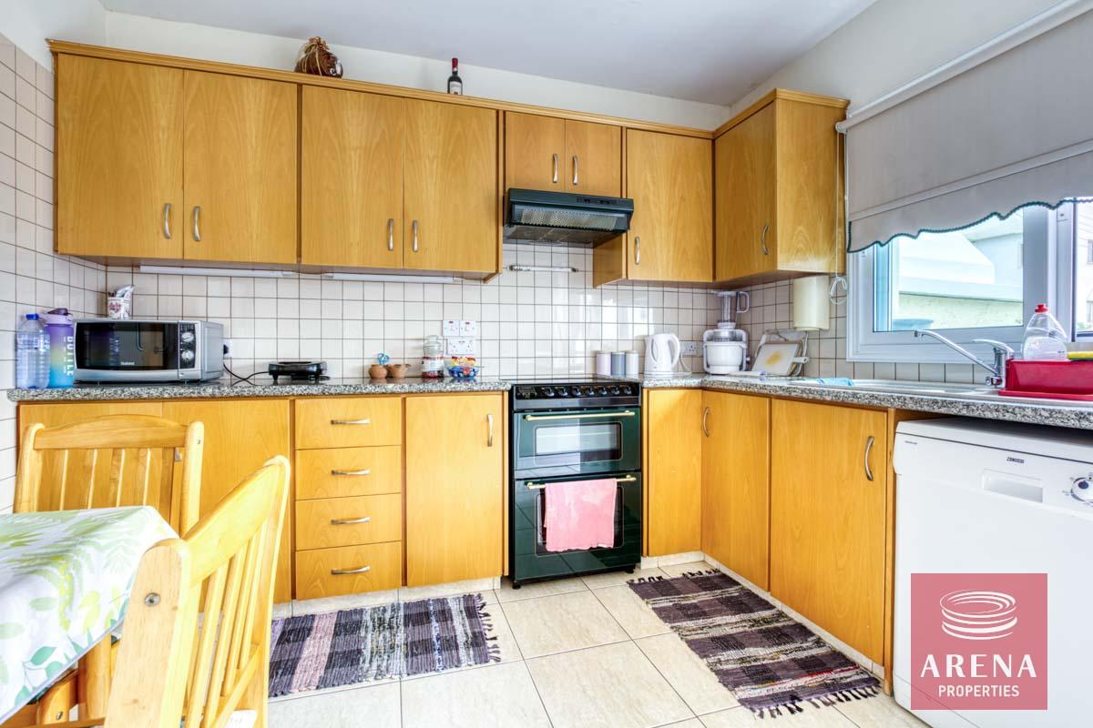 13-3-bed-apt-in-paralimni-8405