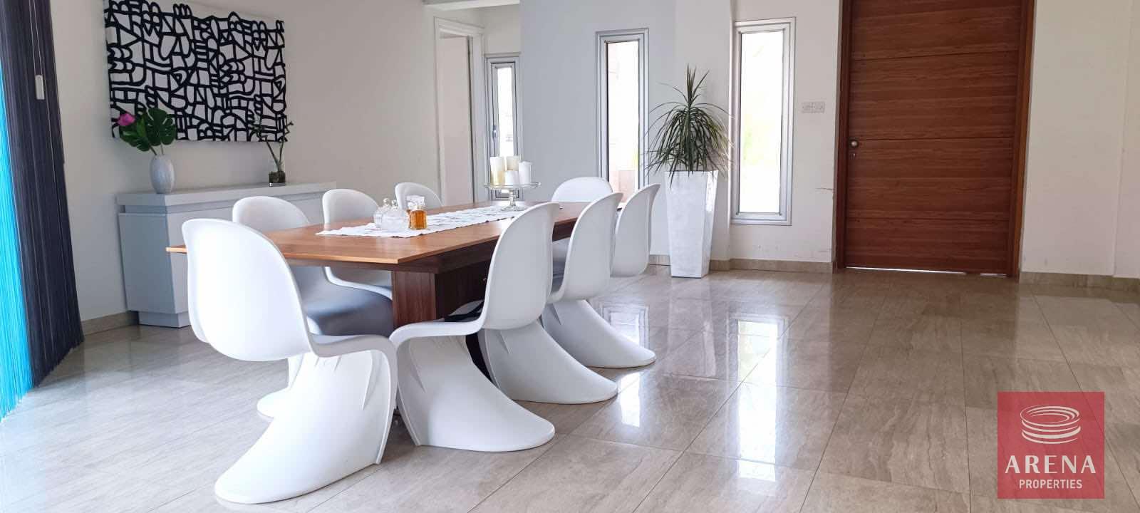 13-4-BED-VILLA-FOR-RENT-9204