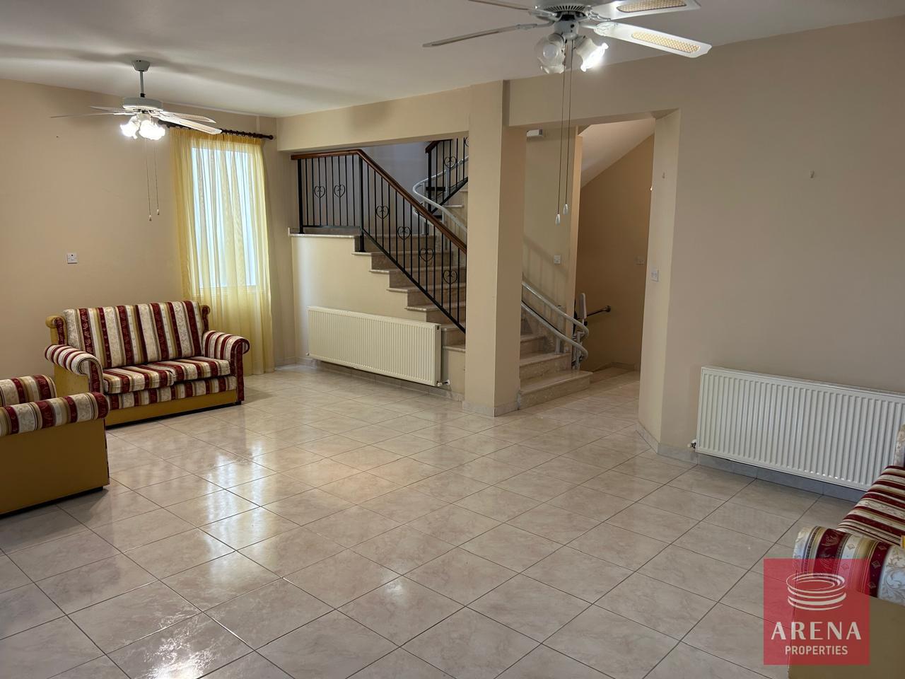 13-4-BED-VILLA-IN-ARADIPPOU-8641