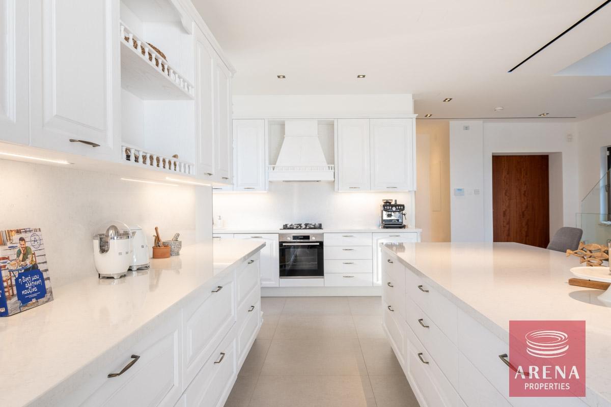 13-4-BED-VILLA-IN-AYIA-THEKLA-8950