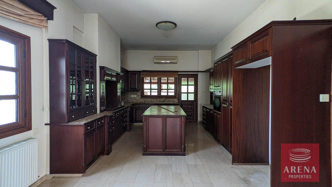 13-4-BED-VILLA-IN-OROKLINI-7481