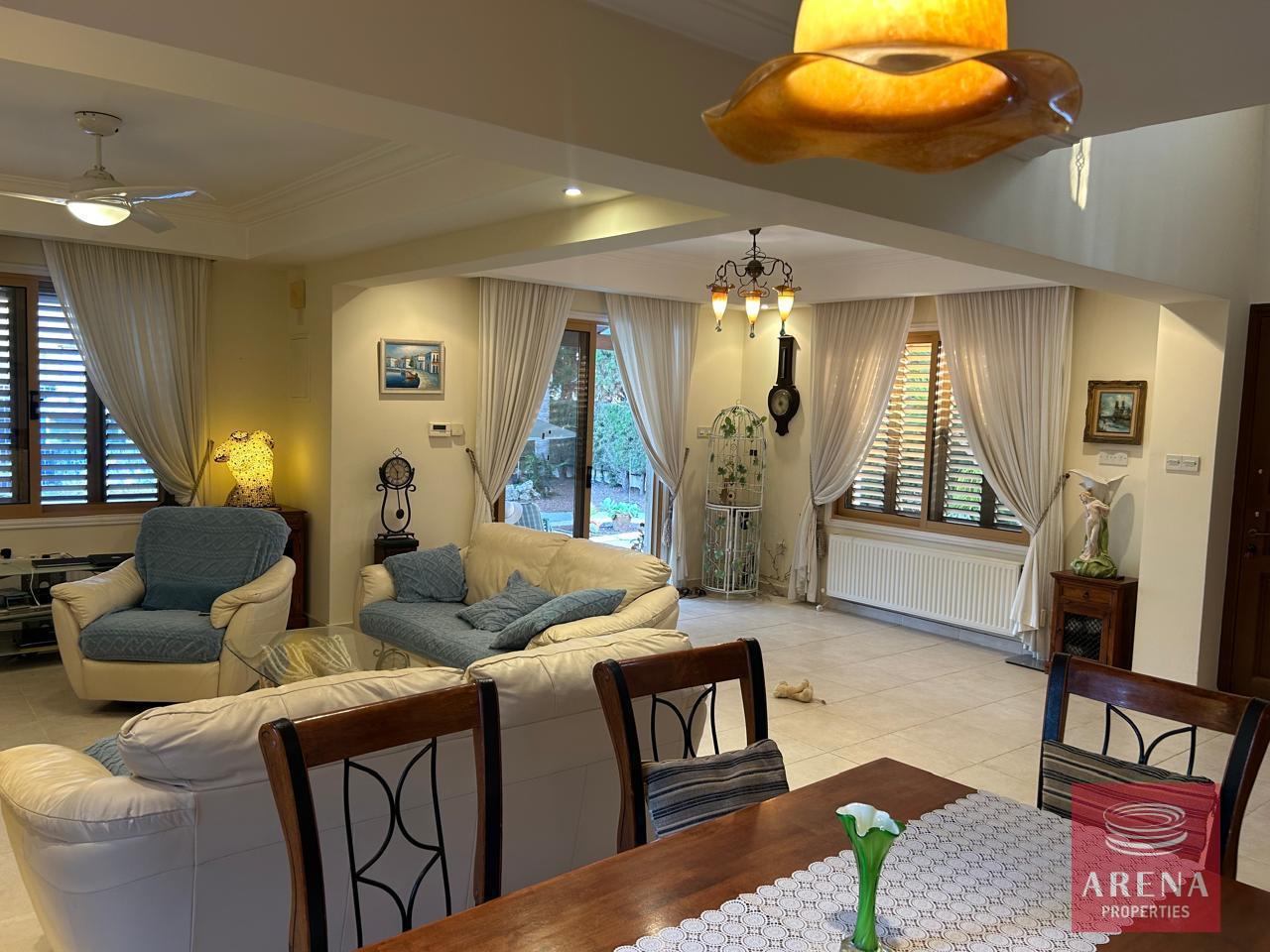 13-4-BED-VILLA-PERVOLIA-8659