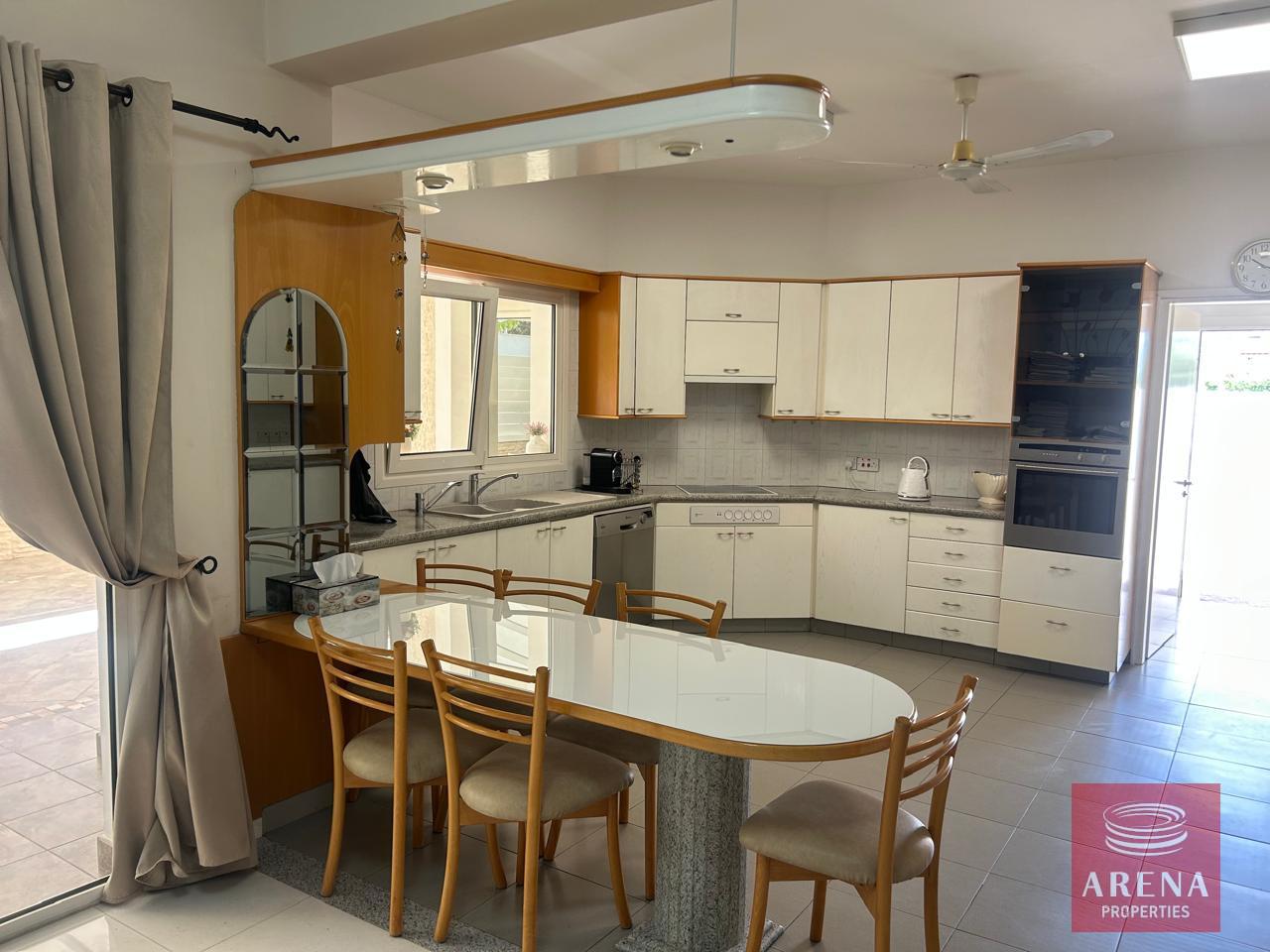 13-5-BED-VILLA-IN-LARNACA-8878