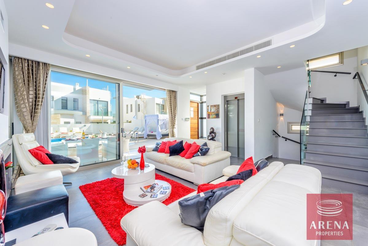 13-6-BED-VILLA-PROARAS-8444