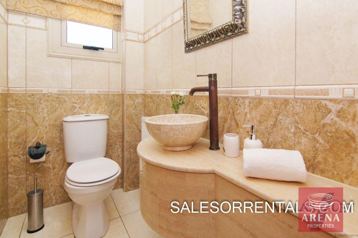 13-6-BED-villa-in-paralimni-5449