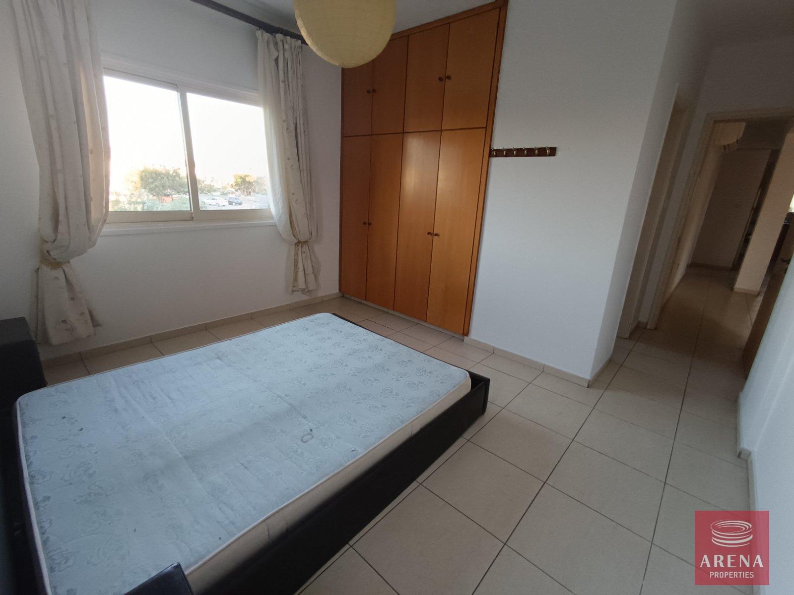 13-BED-APT-LARNACA-8847
