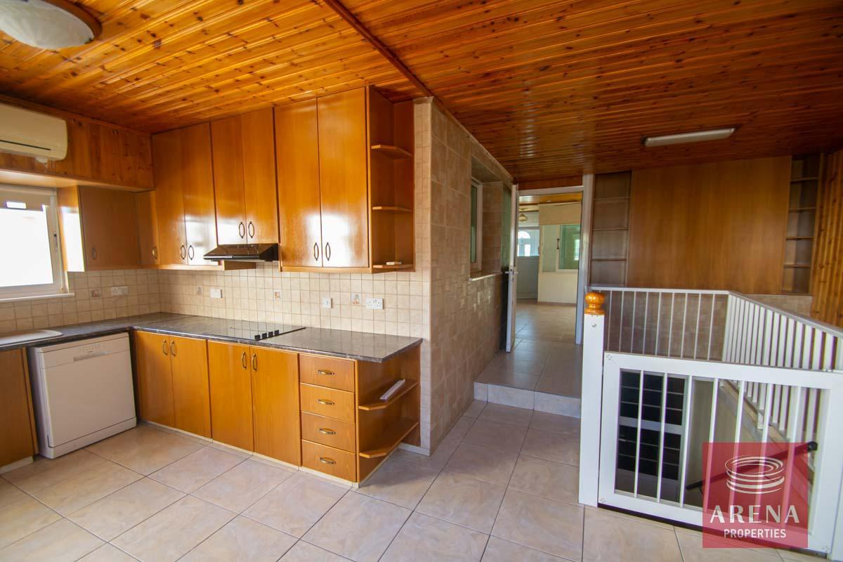 13-House-in-Paralimni-5409_0-1