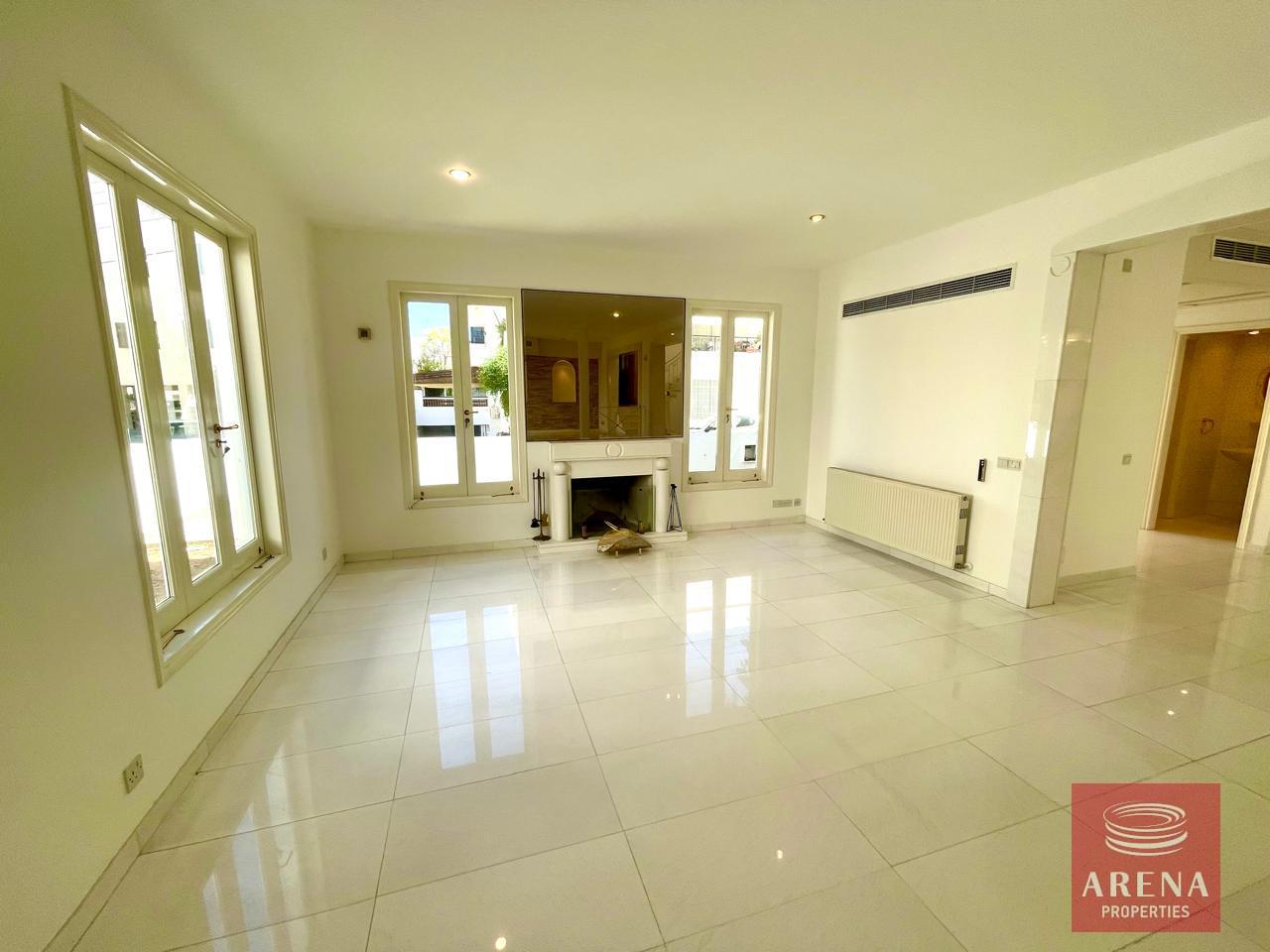 13-VILLA-IN-STROVOLOS-8730