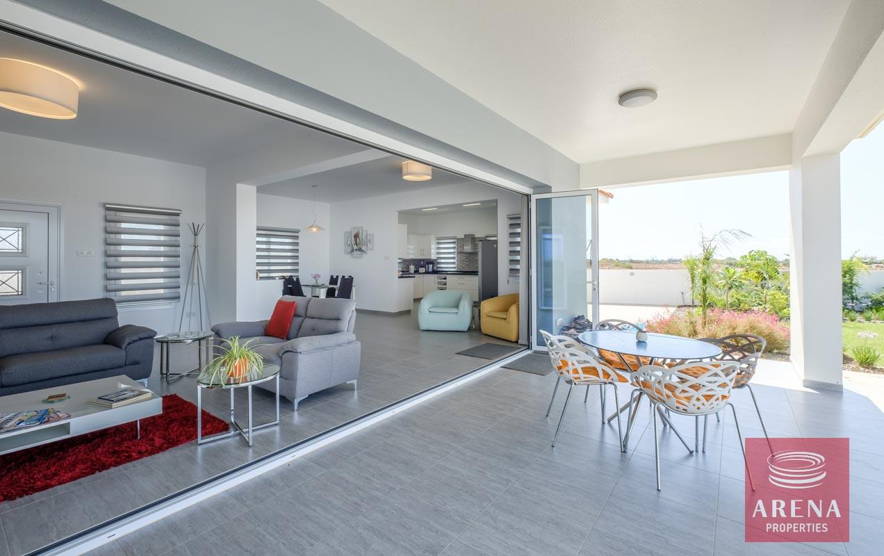 13-bungalow-vrysoulles-to-buy