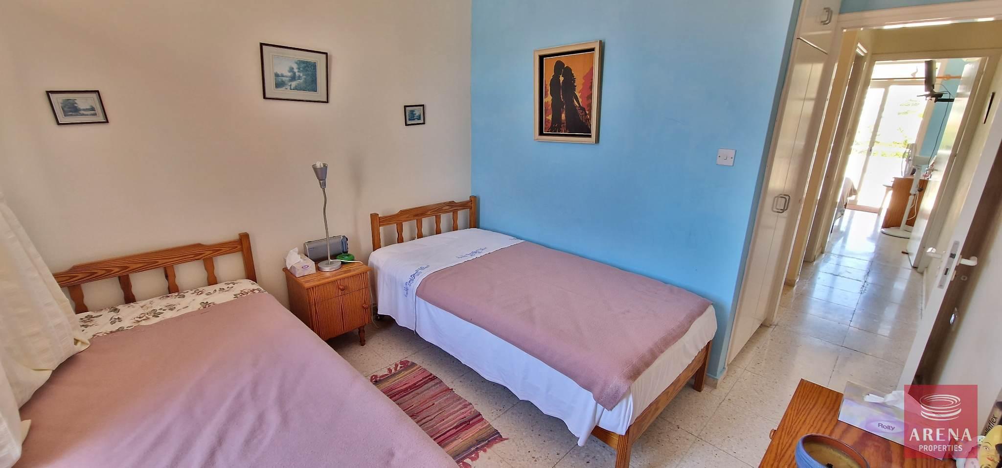 13-townhouse-in-Oroklini-7005