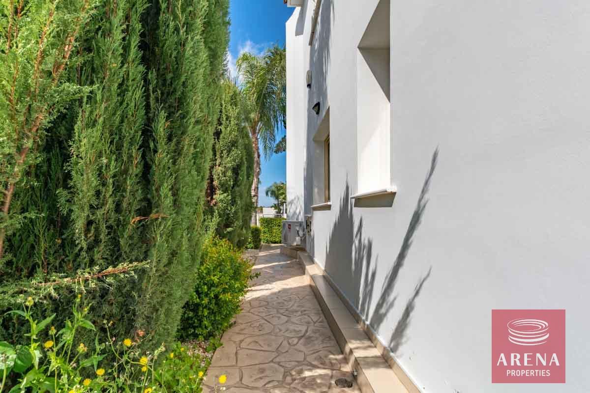 13-villa-for-sale-in-Pernera-6133