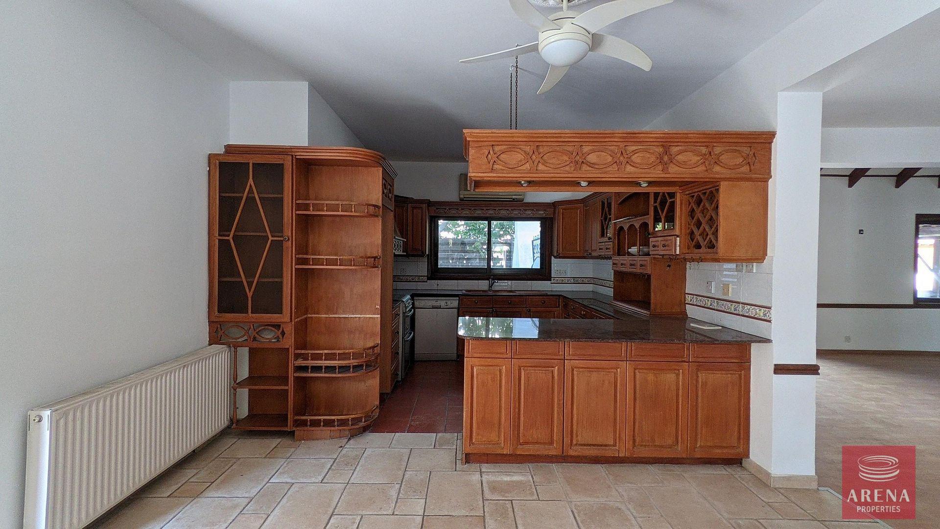 13-villa-in-oroklini-8660